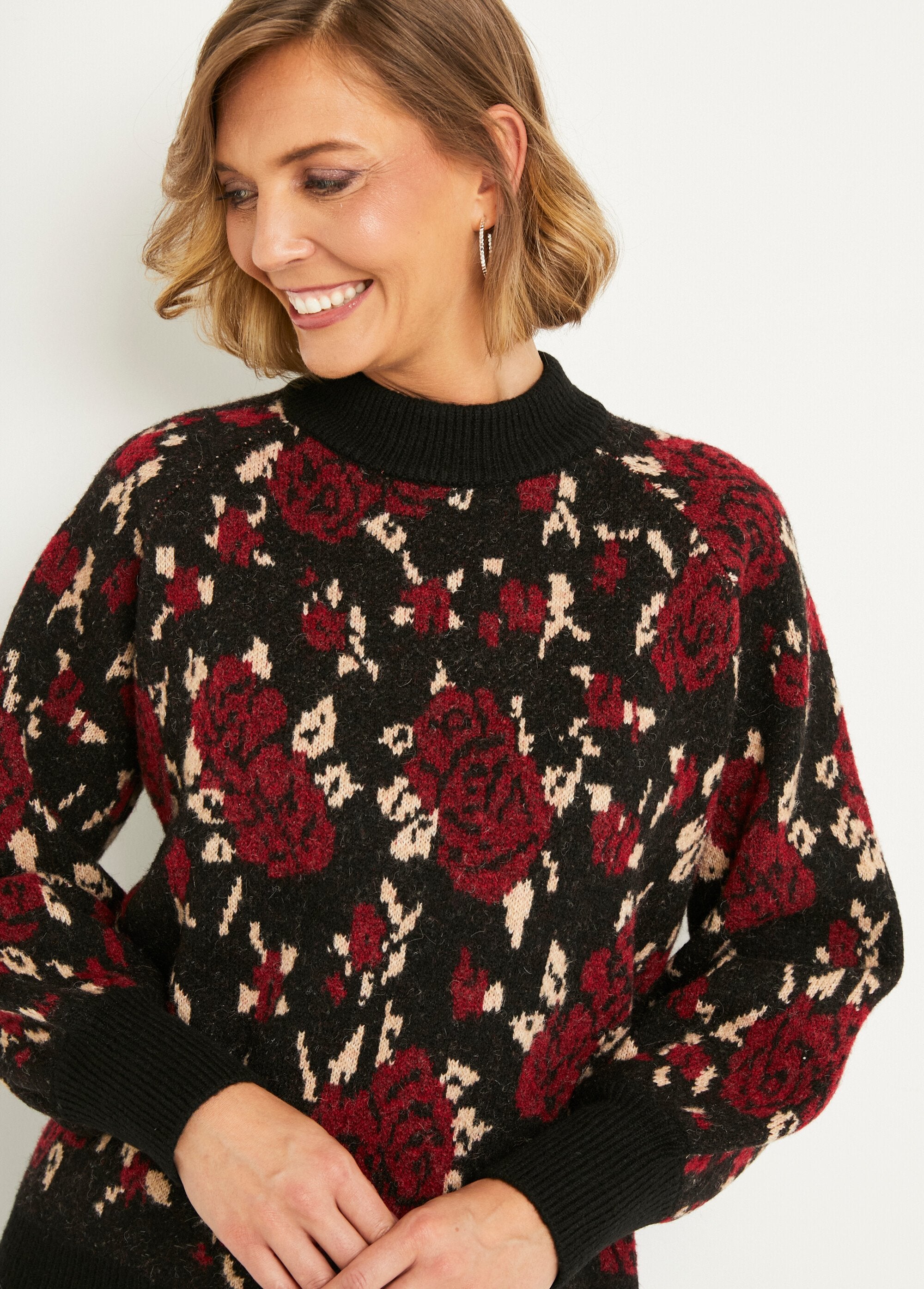 Warm_raglan_collar_floral_jacquard_sweater_Black_and_red_DE1_slim