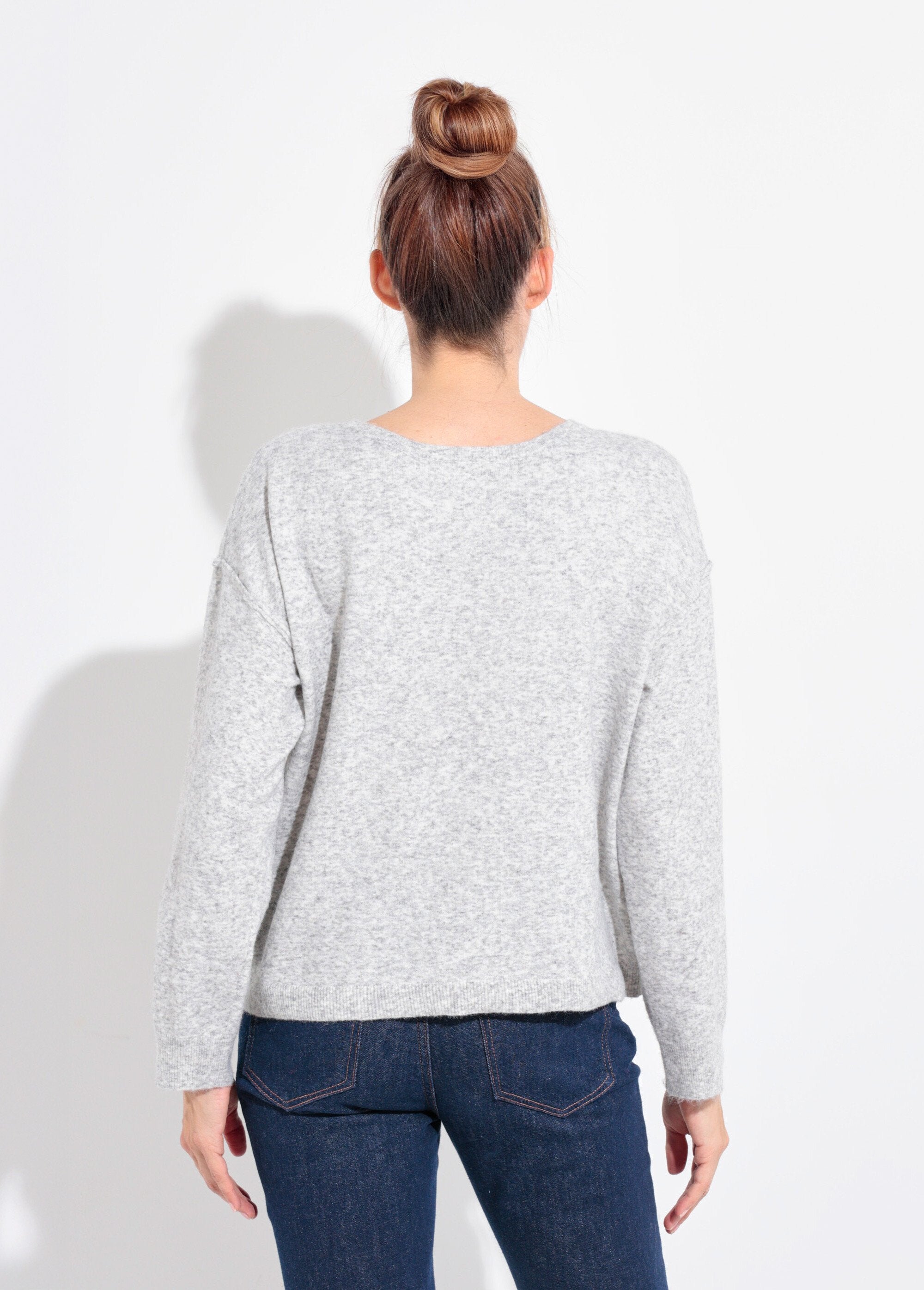 Warm_round_neck_sweater_with_wool_Light_gray_DO1_slim