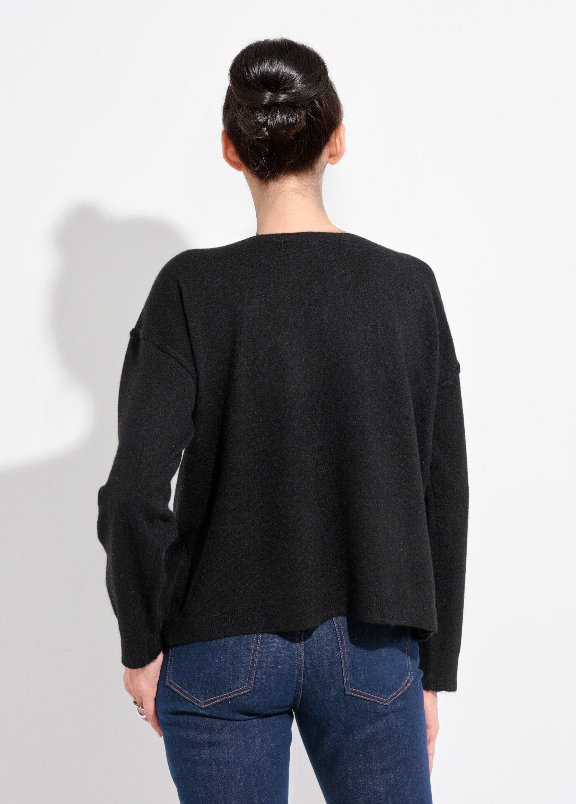 Warm_round_neck_sweater_with_wool_Black_DO1_slim