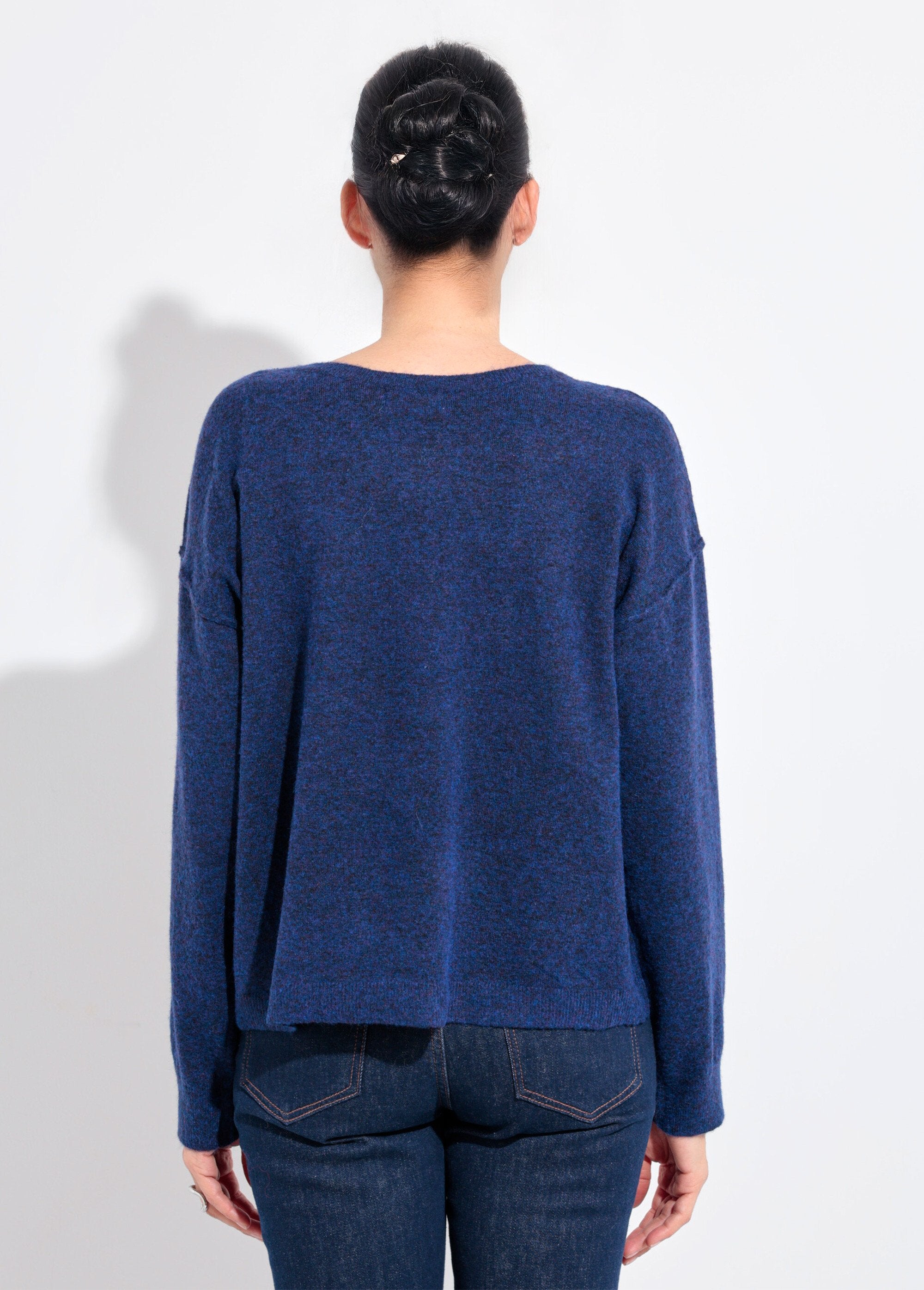 Warm_round_neck_sweater_with_wool_Blue_DO1_slim