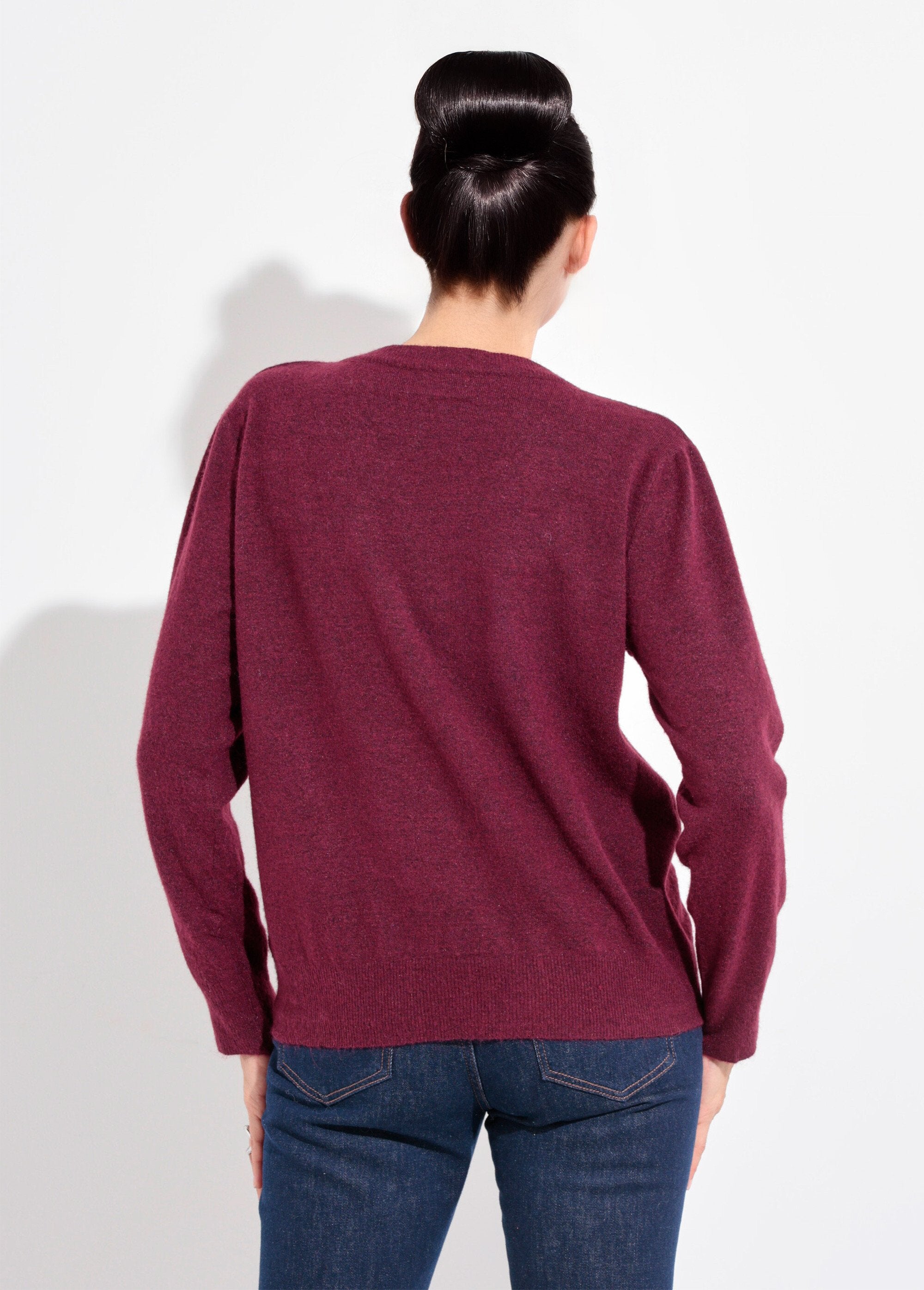 Soft_and_warm_V-neck_sweater_with_wool_Bordeaux_DO1_slim