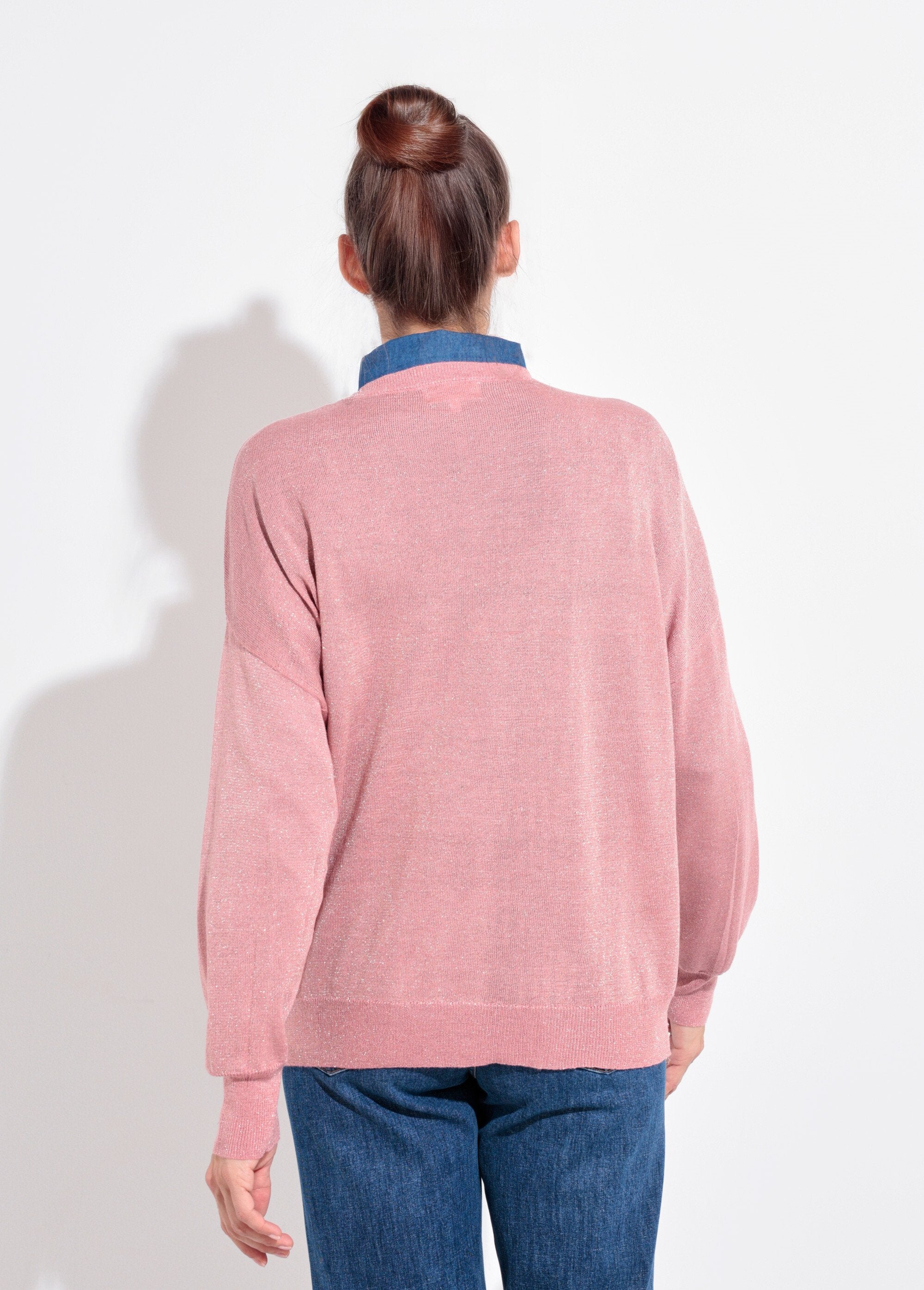 Fine_gauge_metallic_knit_V-neck_sweater_Old_pink_DO1_slim