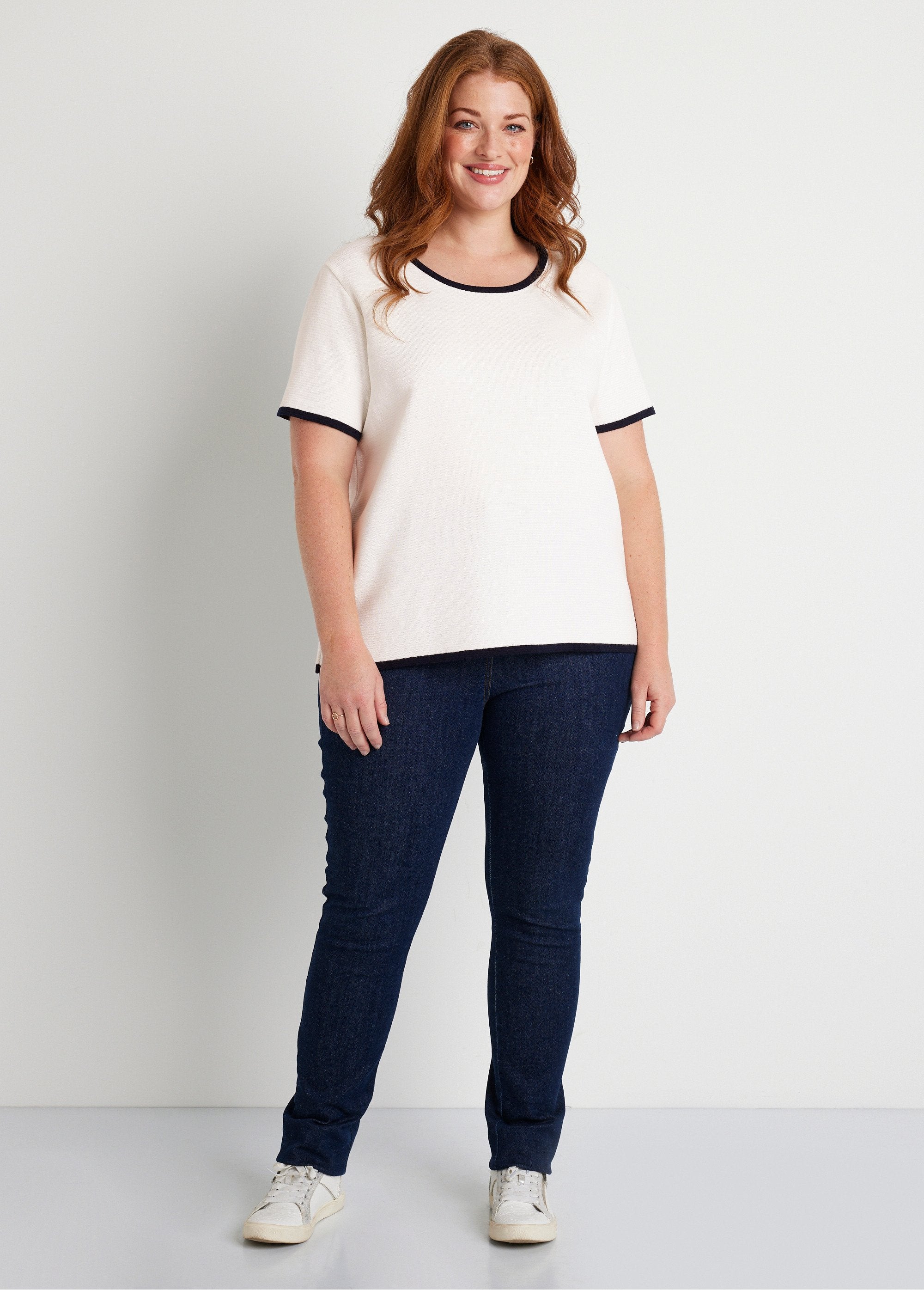 Short_two-tone_short-sleeved_sweater_White_and_navy_SF1_curvy