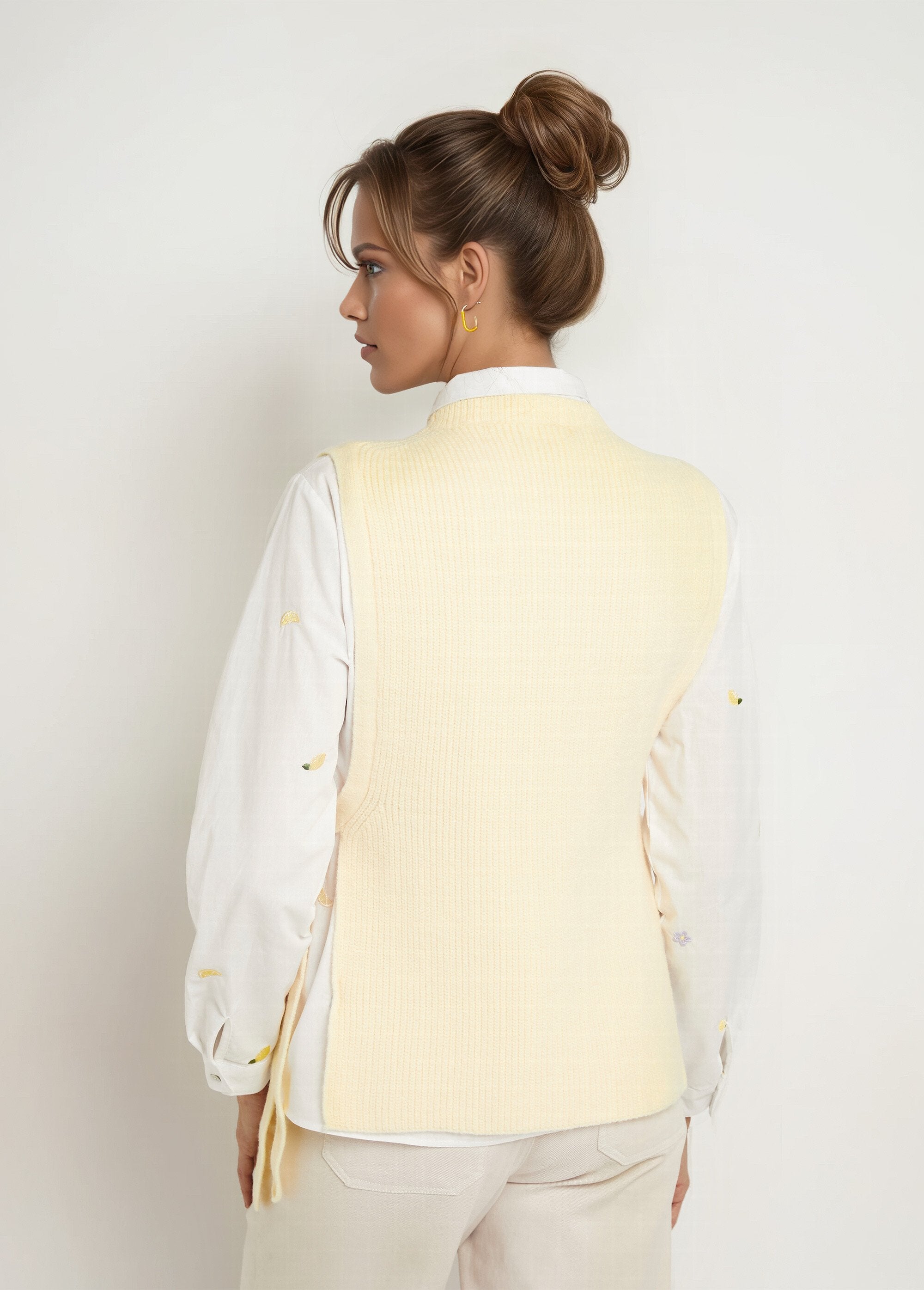 Sleeveless_sweater_with_side_tie_Light_yellow_DO1_slim