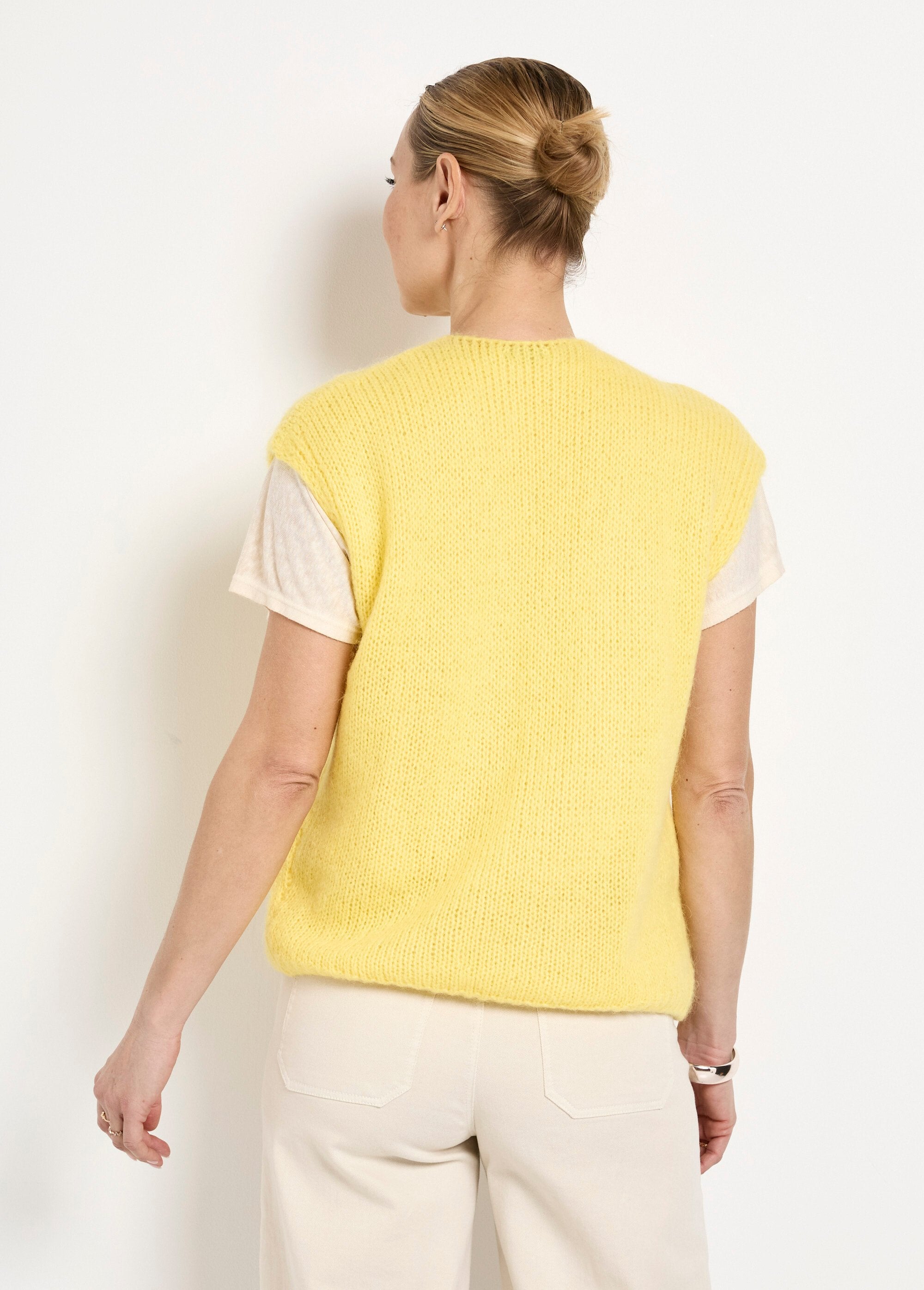 Sleeveless_sweater_with_mohair_and_wool_YELLOW_DO1_slim