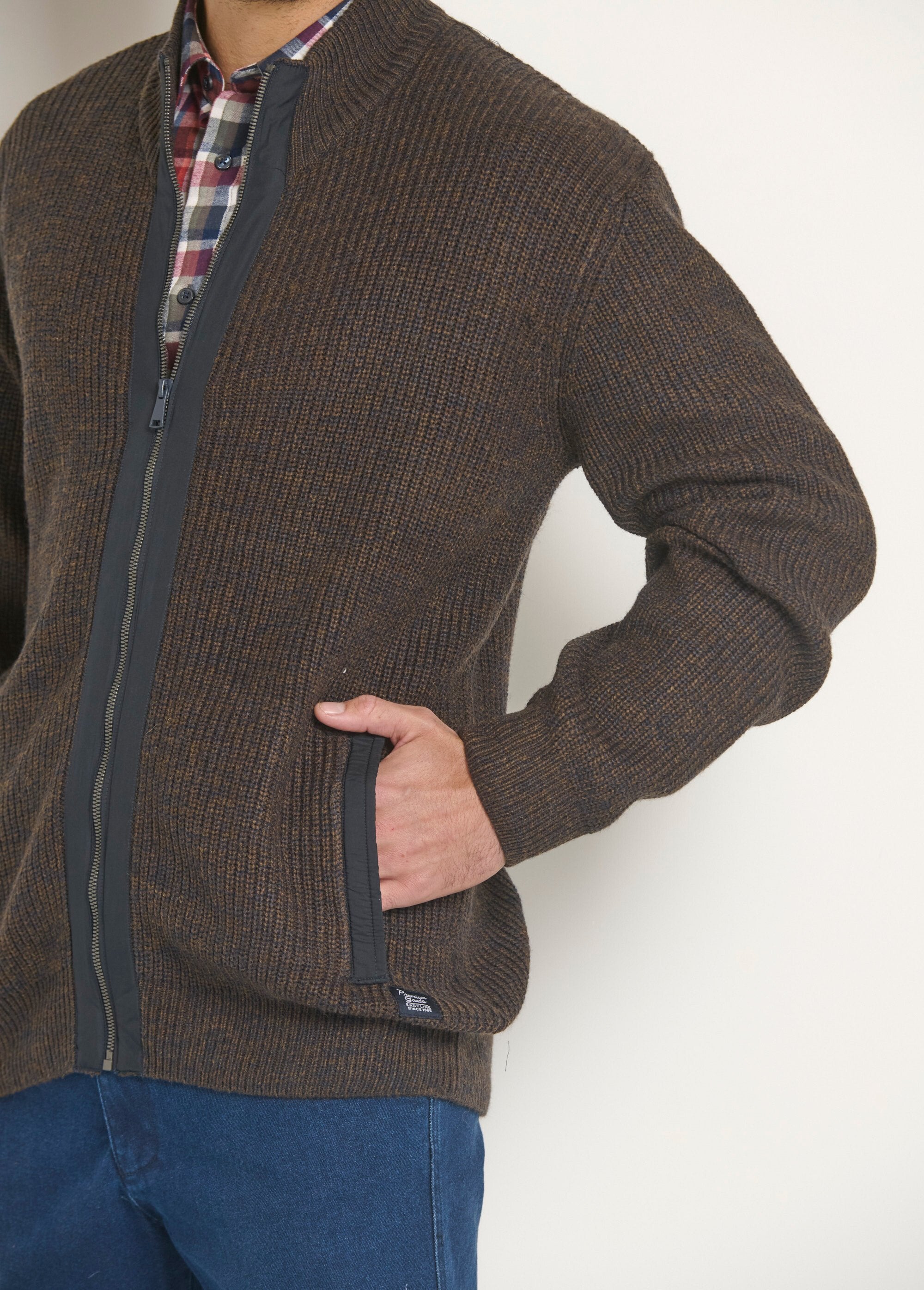 Warm_heathered_zip-up_cardigan_with_wool_Brown_DE2_slim