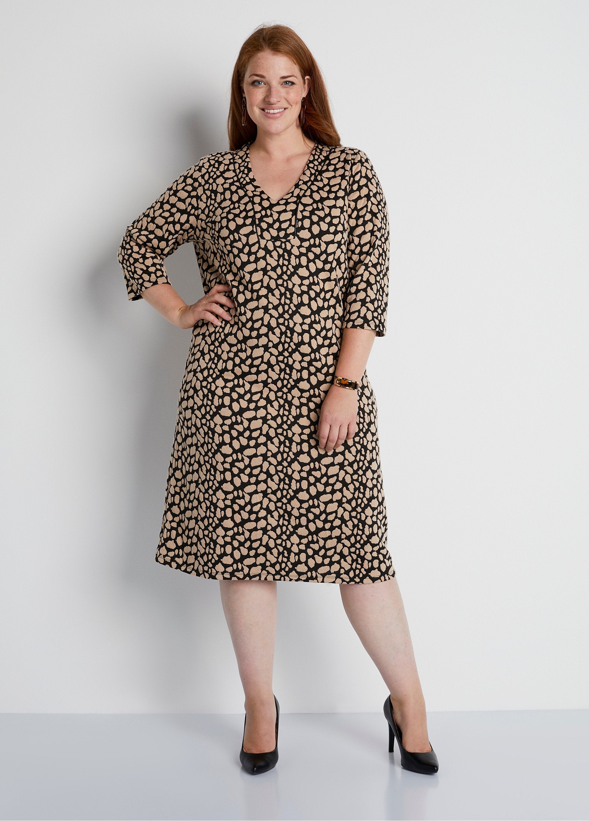 Loose_short_two-tone_jacquard_dress_Black_and_beige_FA1_curvy