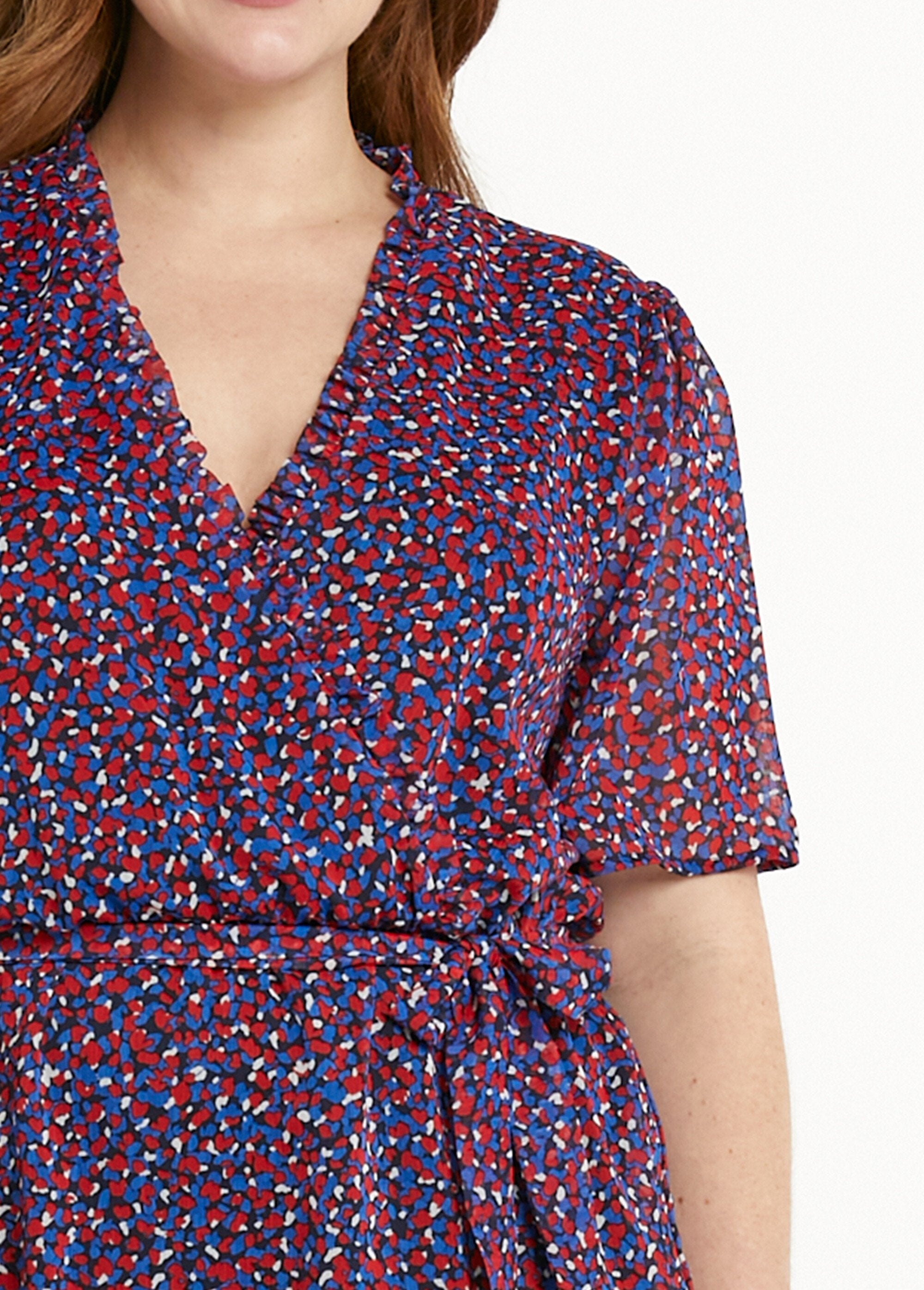 Ruffled_wrap_dress_with_graphic_print_voile_Navy_and_red_DE1_curvy