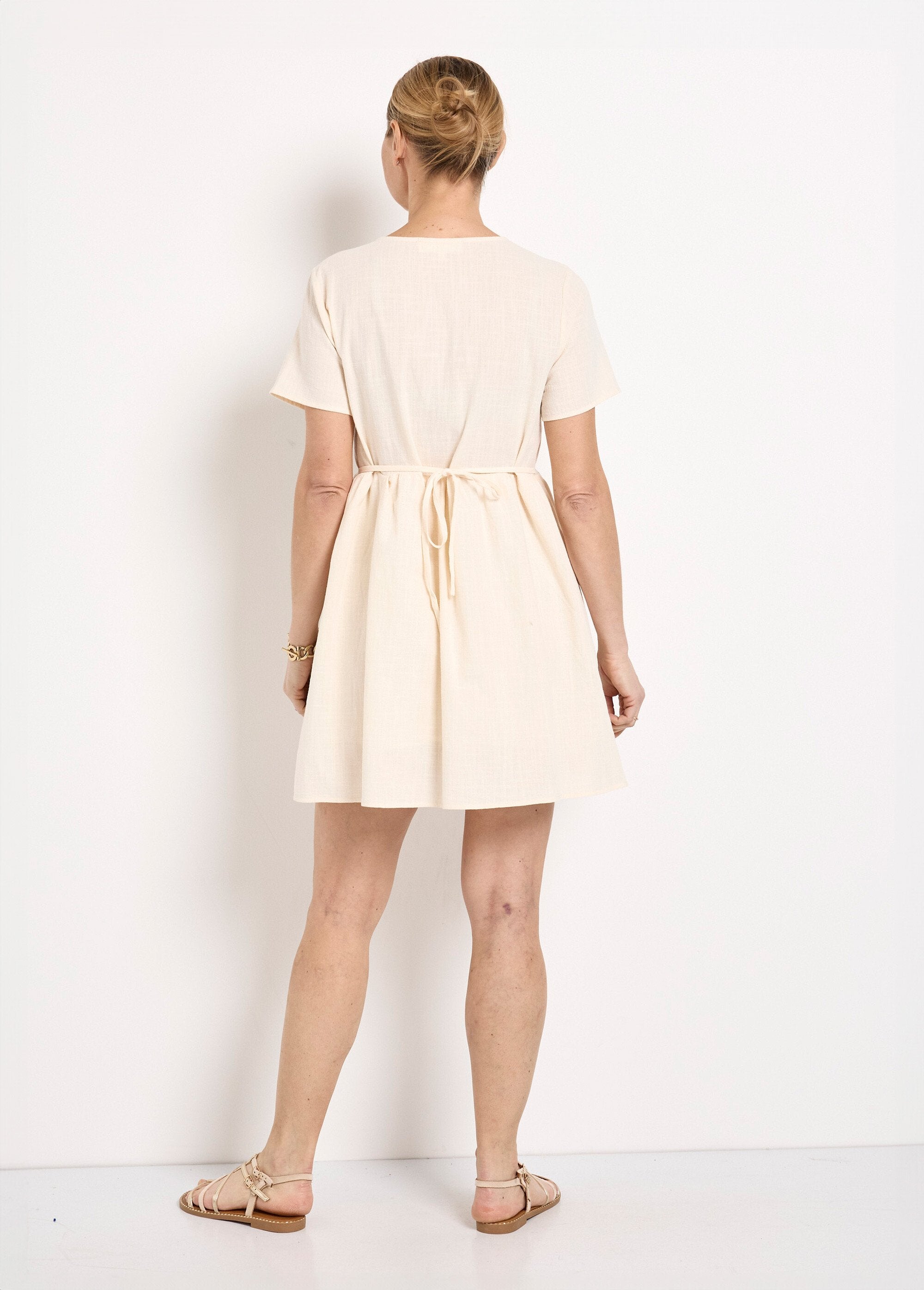 Buttoned_cotton_dress_with_floral_embroidery_White_DO1_slim