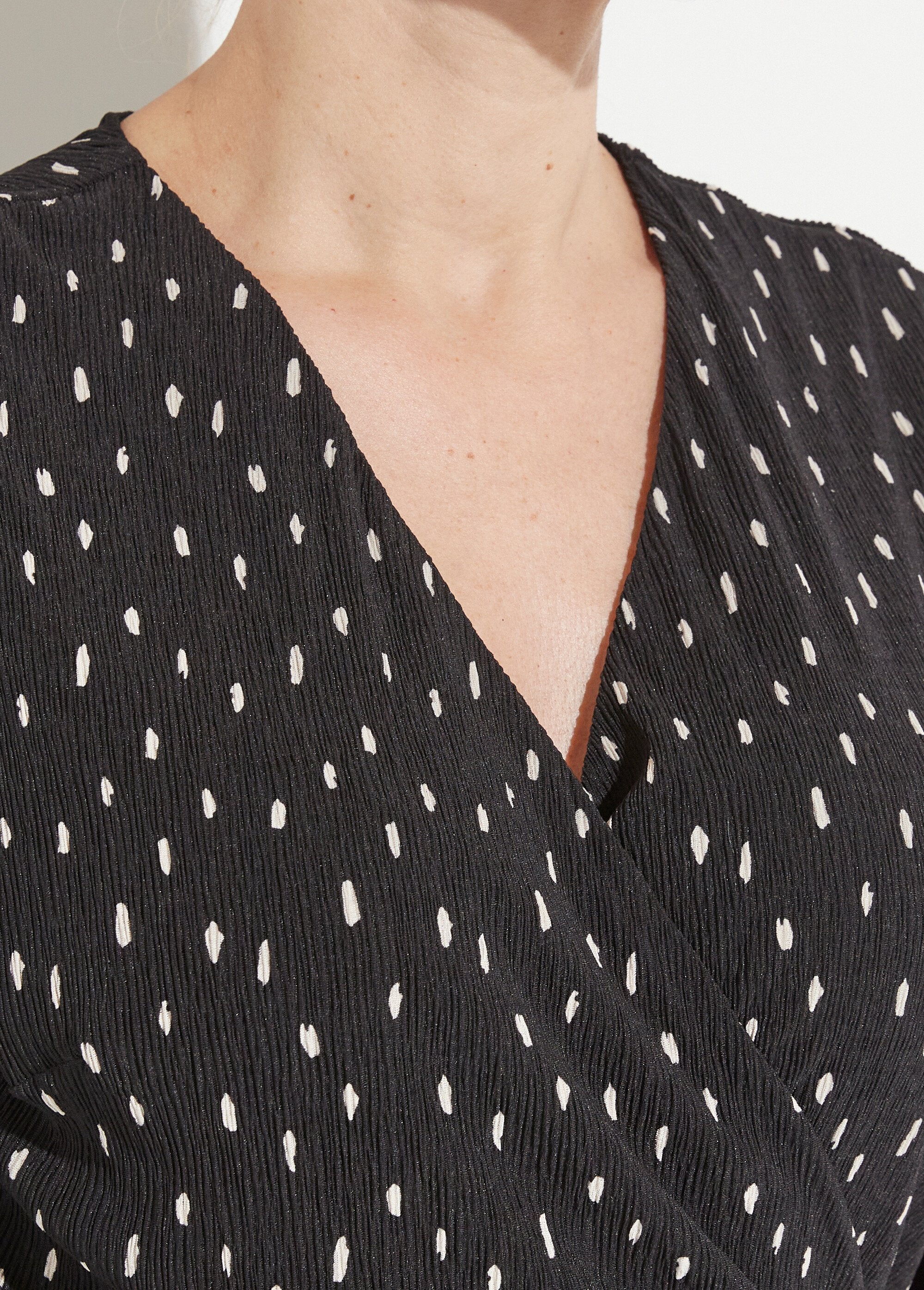 Polka_dot_print_wrap_dress_Black_and_ecru_DE1_slim