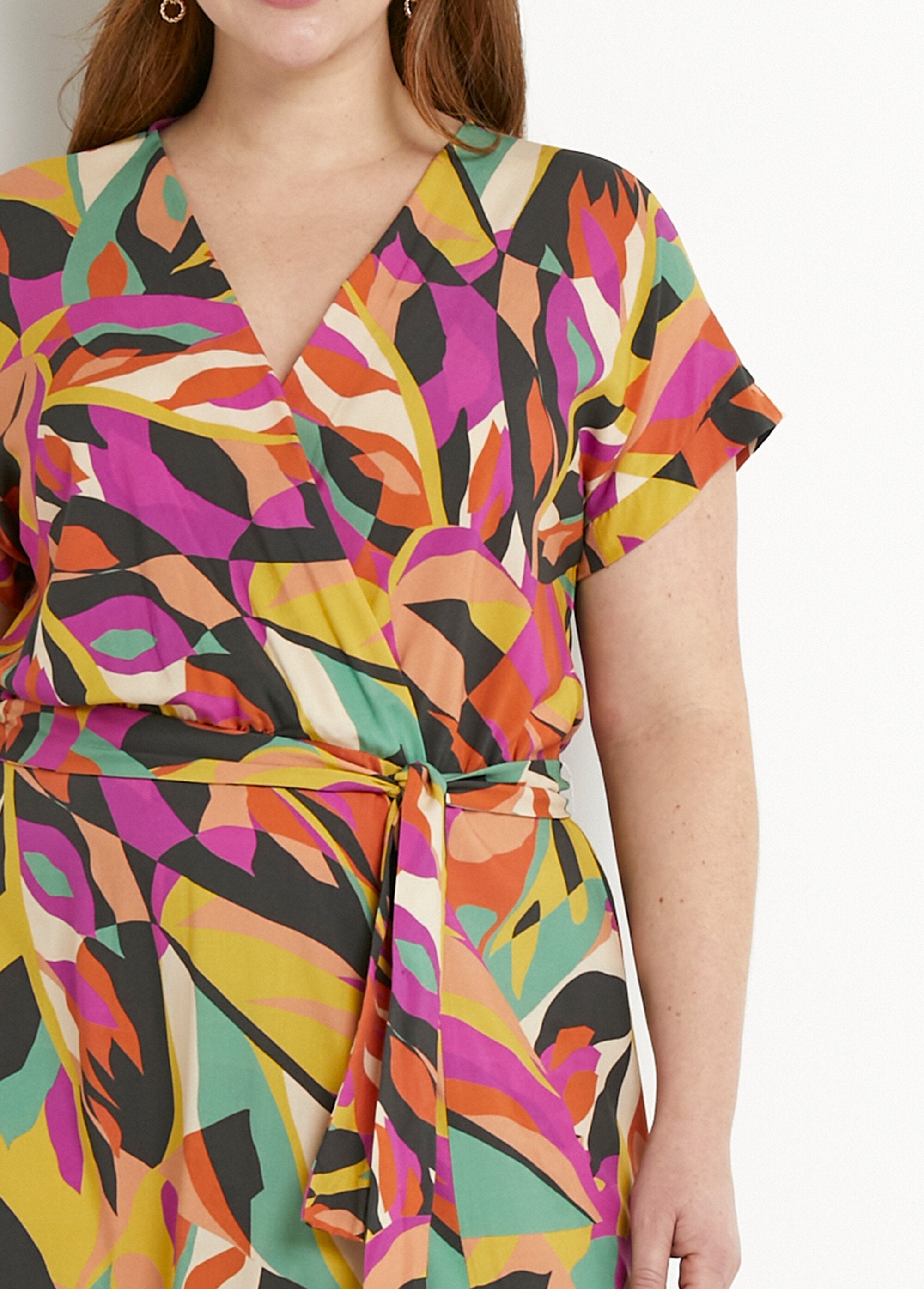 Multi-colored_wrap-over_short_dress_Multicolor_DE1_curvy