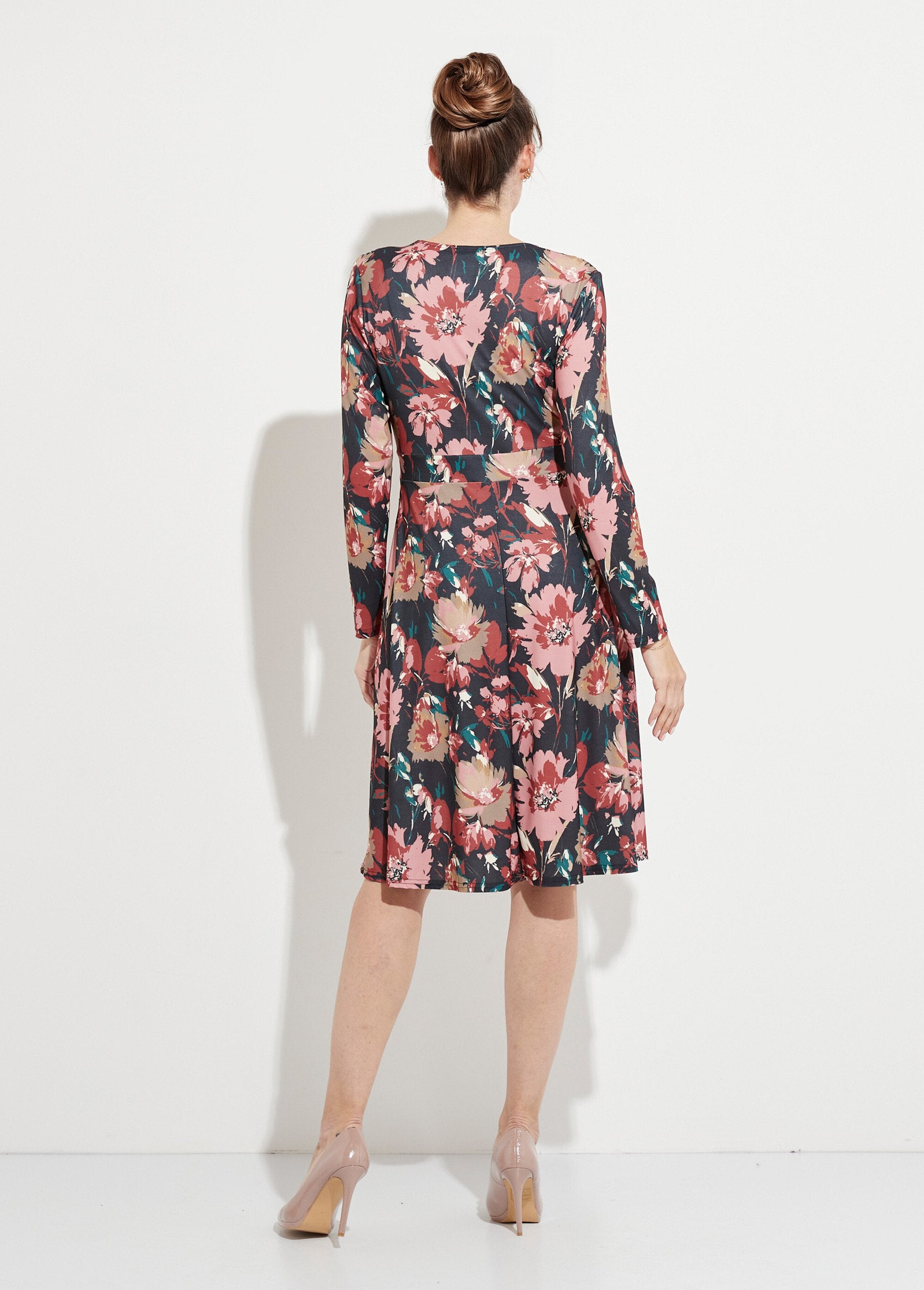 Floral-print_V-neck_flared_short_dress_Navy_and_beige_DO1_slim