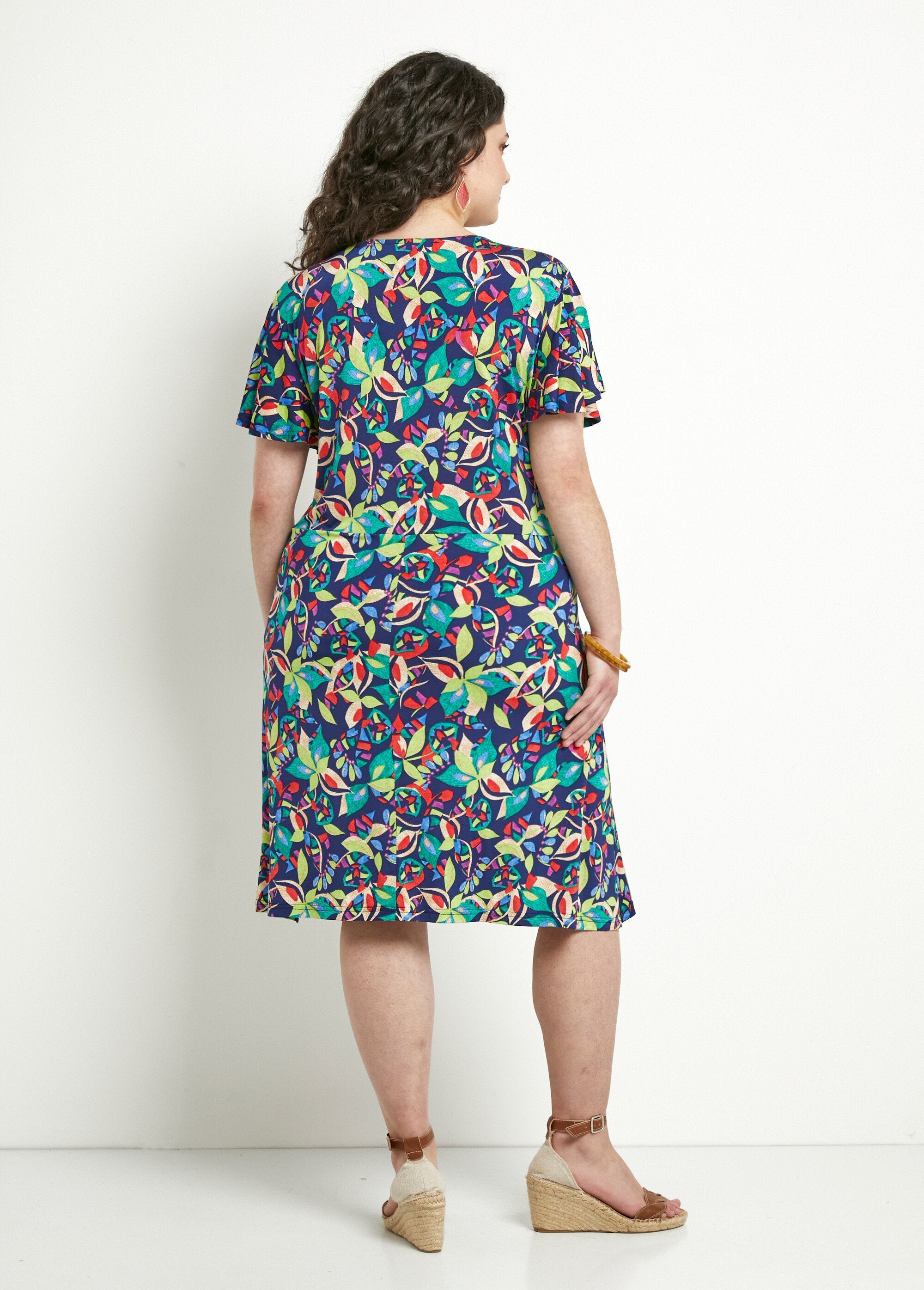 Short_flared_dress_with_multicolored_print_Navy_print_DO1_curvy