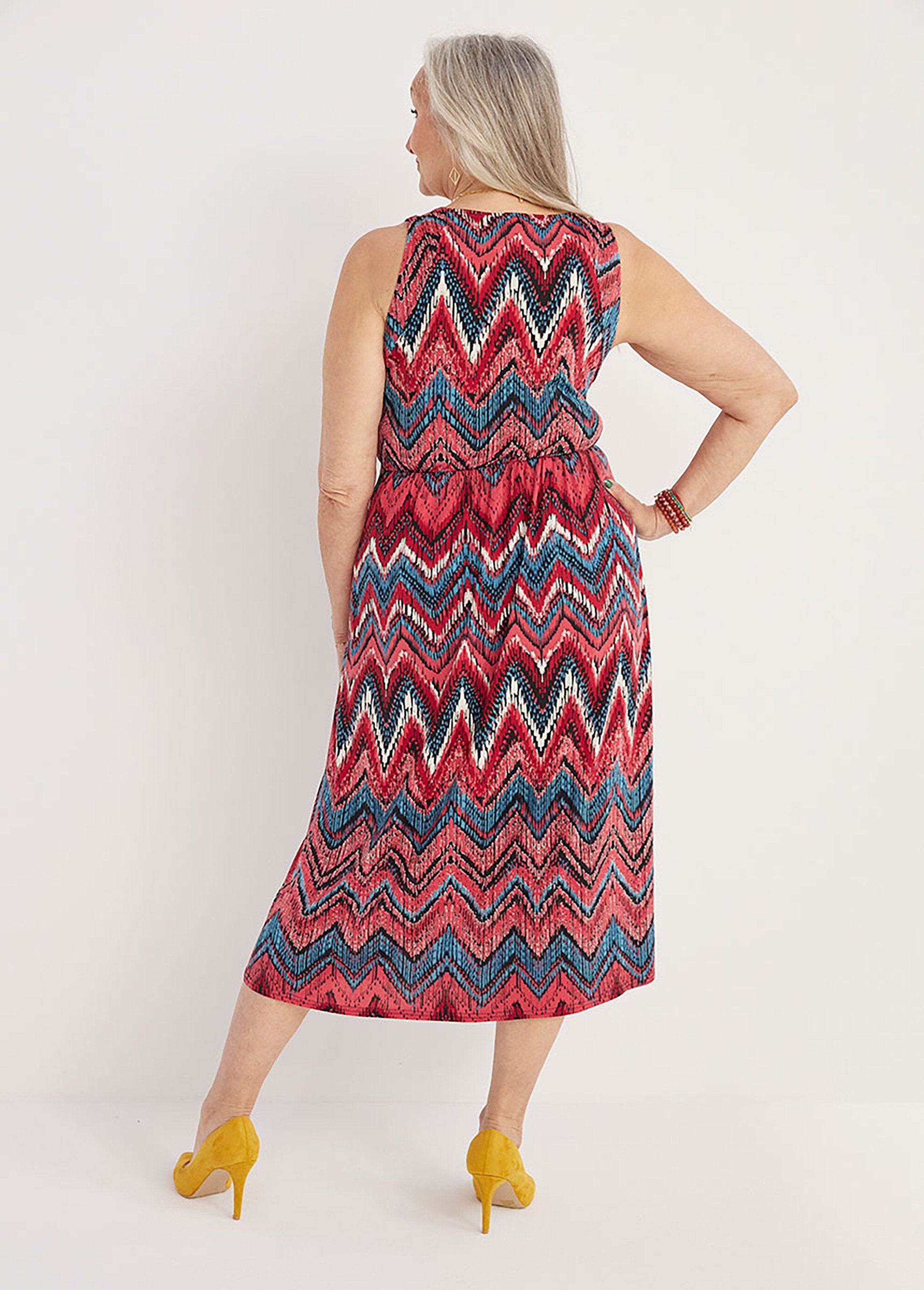 Long_sleeveless_wrap_dress_Pink_background_DO1_curvy