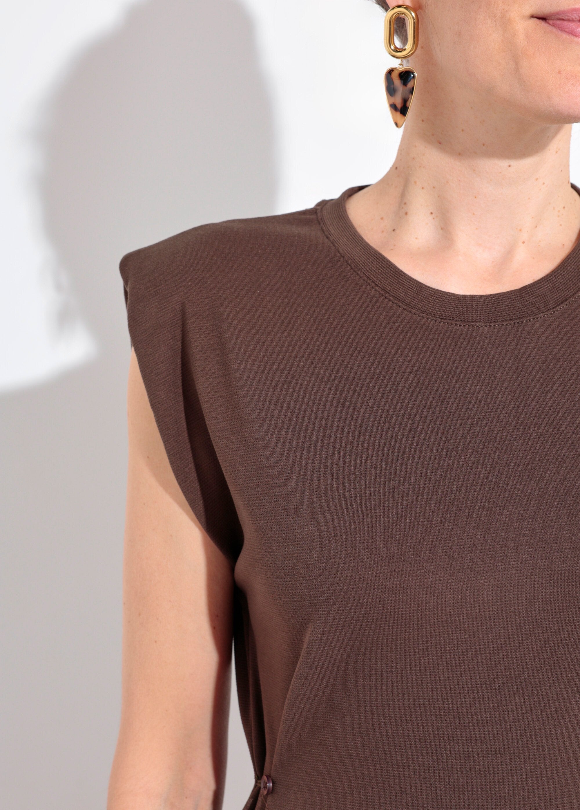 Long_plain_round_neck_T-shirt_dress_Brown_DE1_slim
