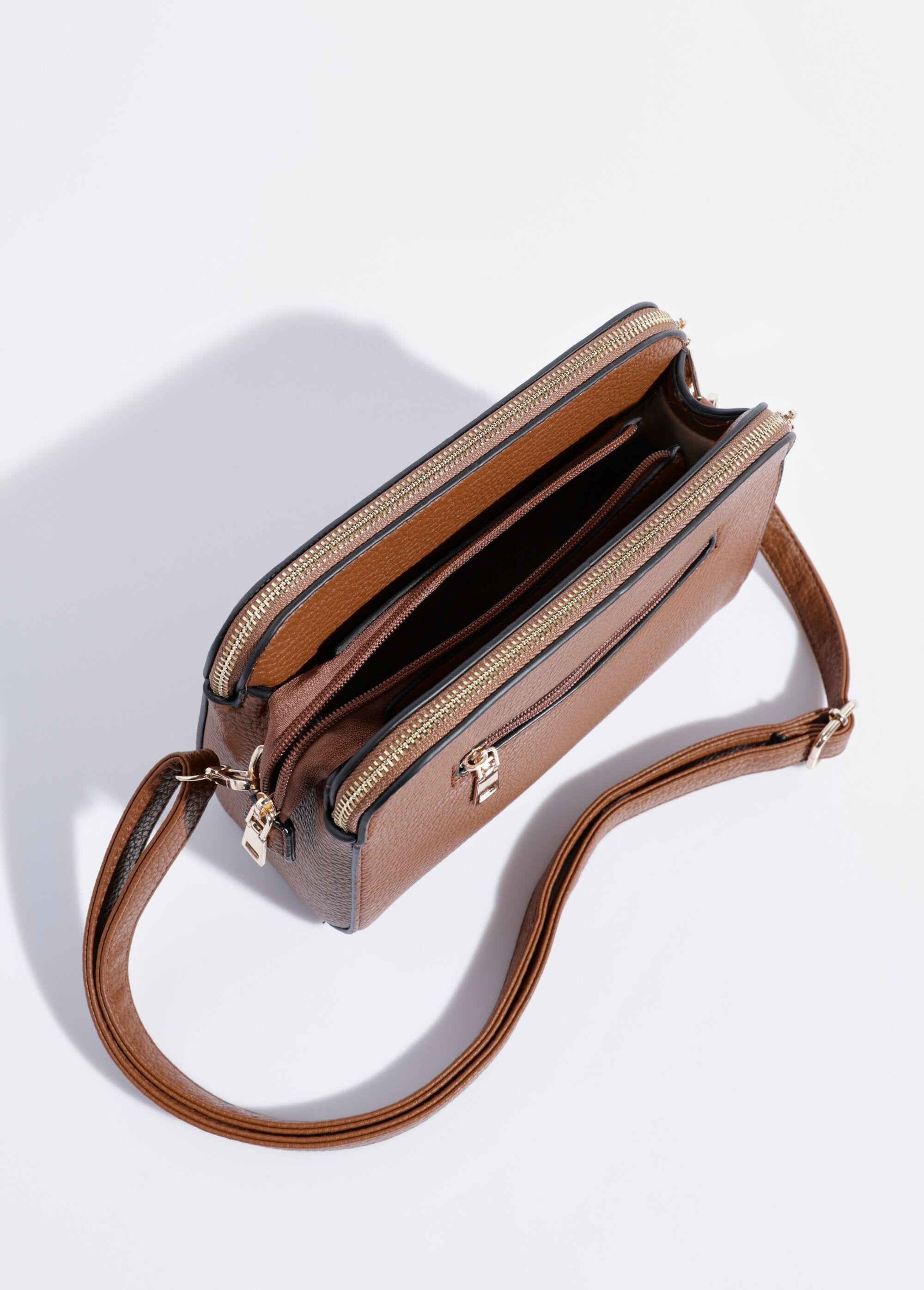 Compact_multi-pocket_bag_with_metal_detail_camel_DE1_slim