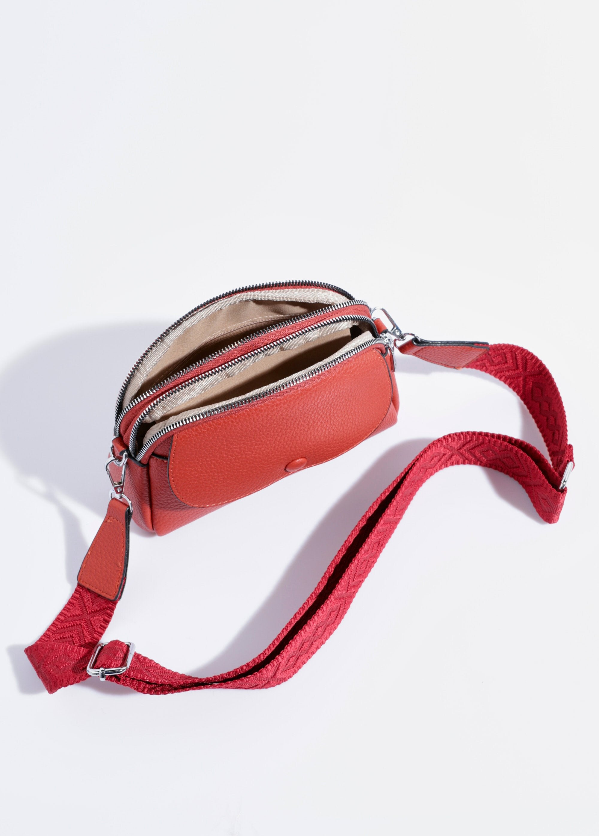 Grained_faux_leather_bag_with_shoulder_strap_Red_DE1_slim