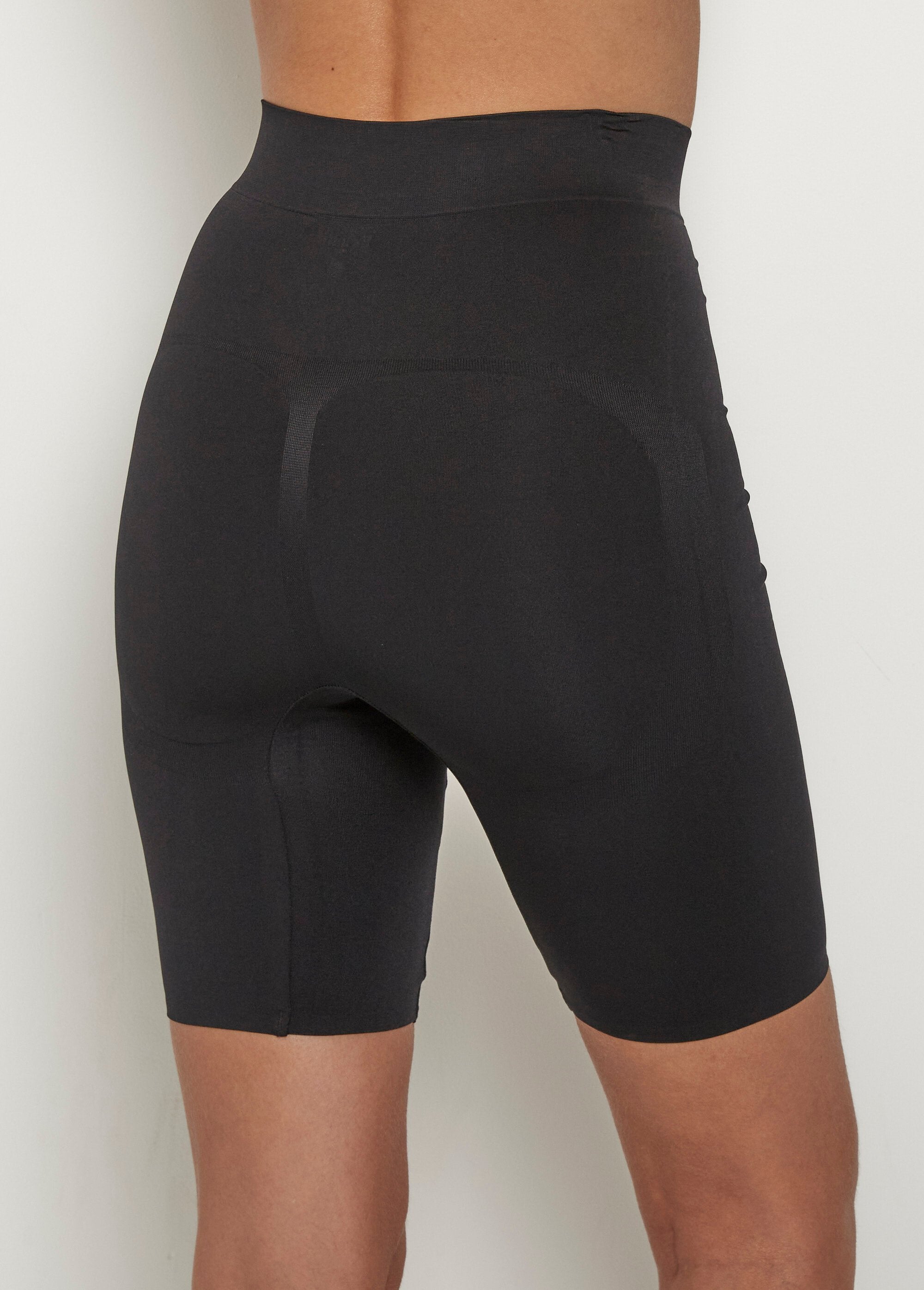 Seamless_shaping_shorts_Black_DO1_slim