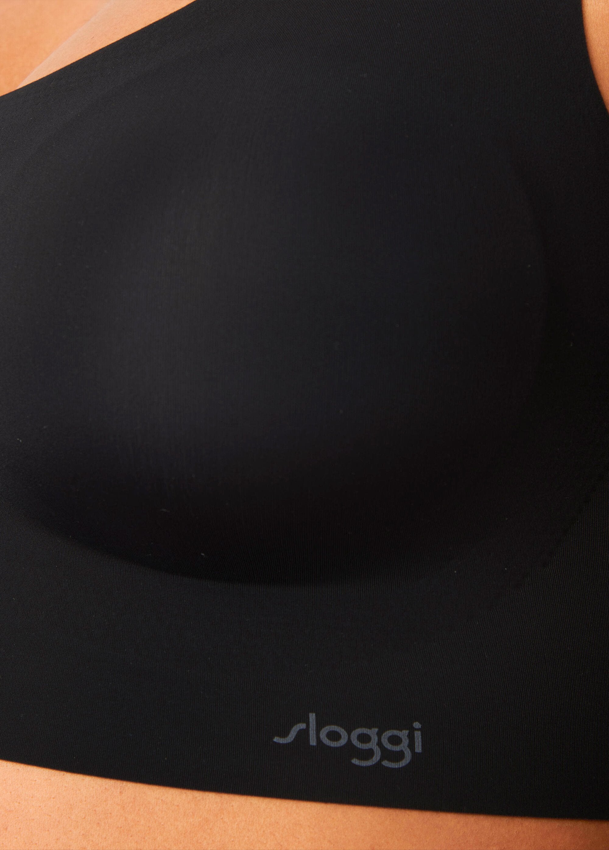 Zero_Feel_Bra_Black_DE1_curvy