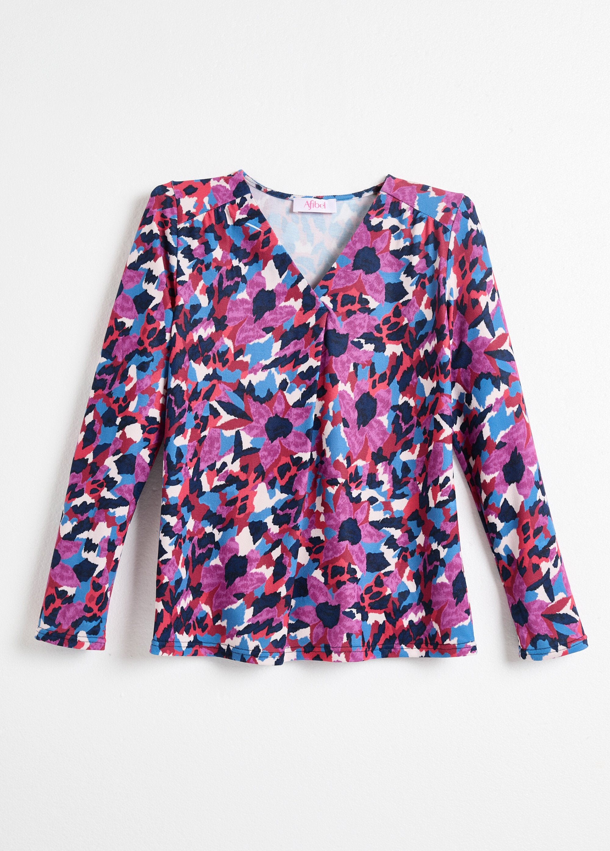 Warm_flared_V-neck_t-shirt_with_multicoloured_print_Blue_print_AP1_slim