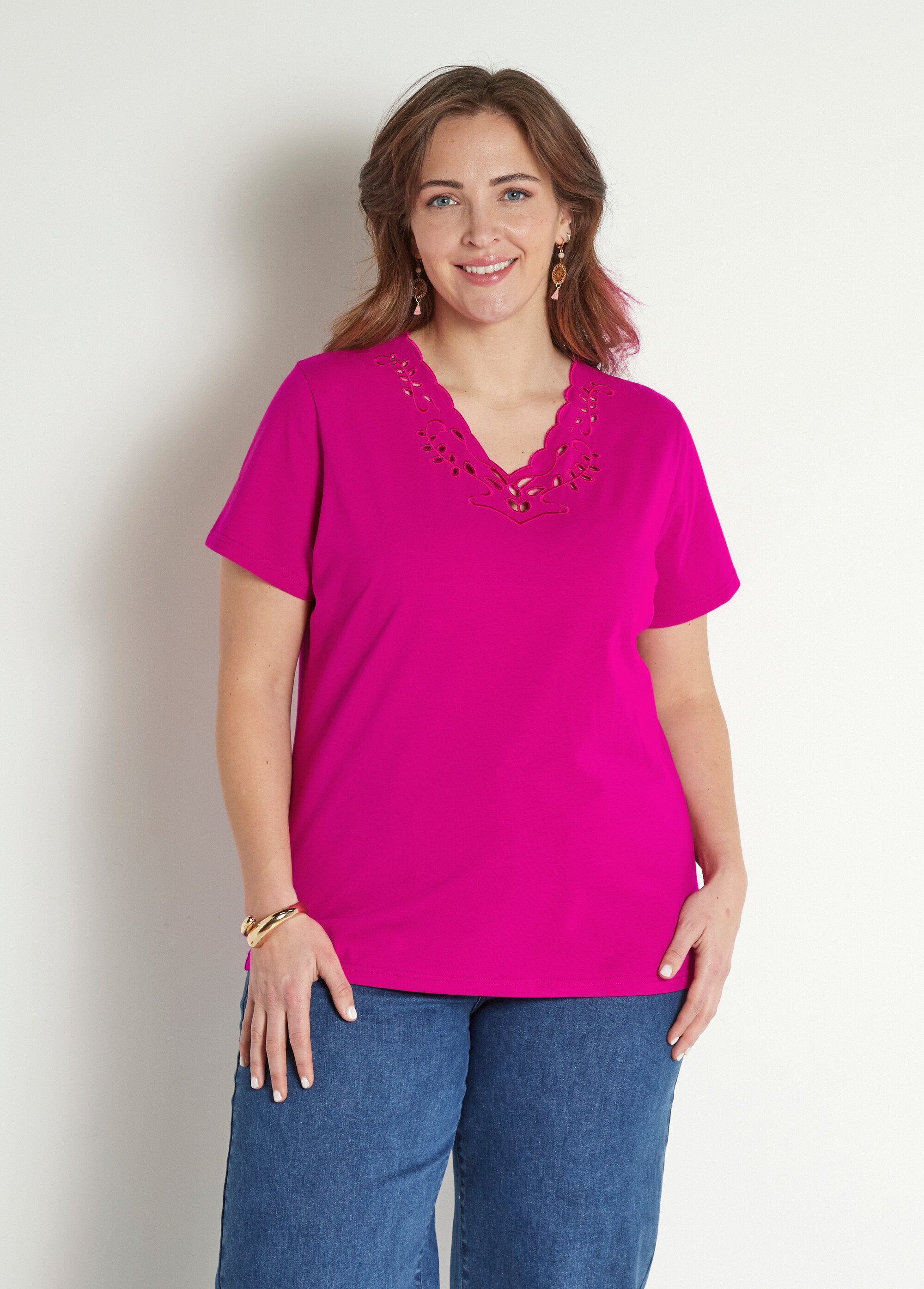 Embroidered_openwork_V-neck_T-shirt_Parma_FA1_curvy