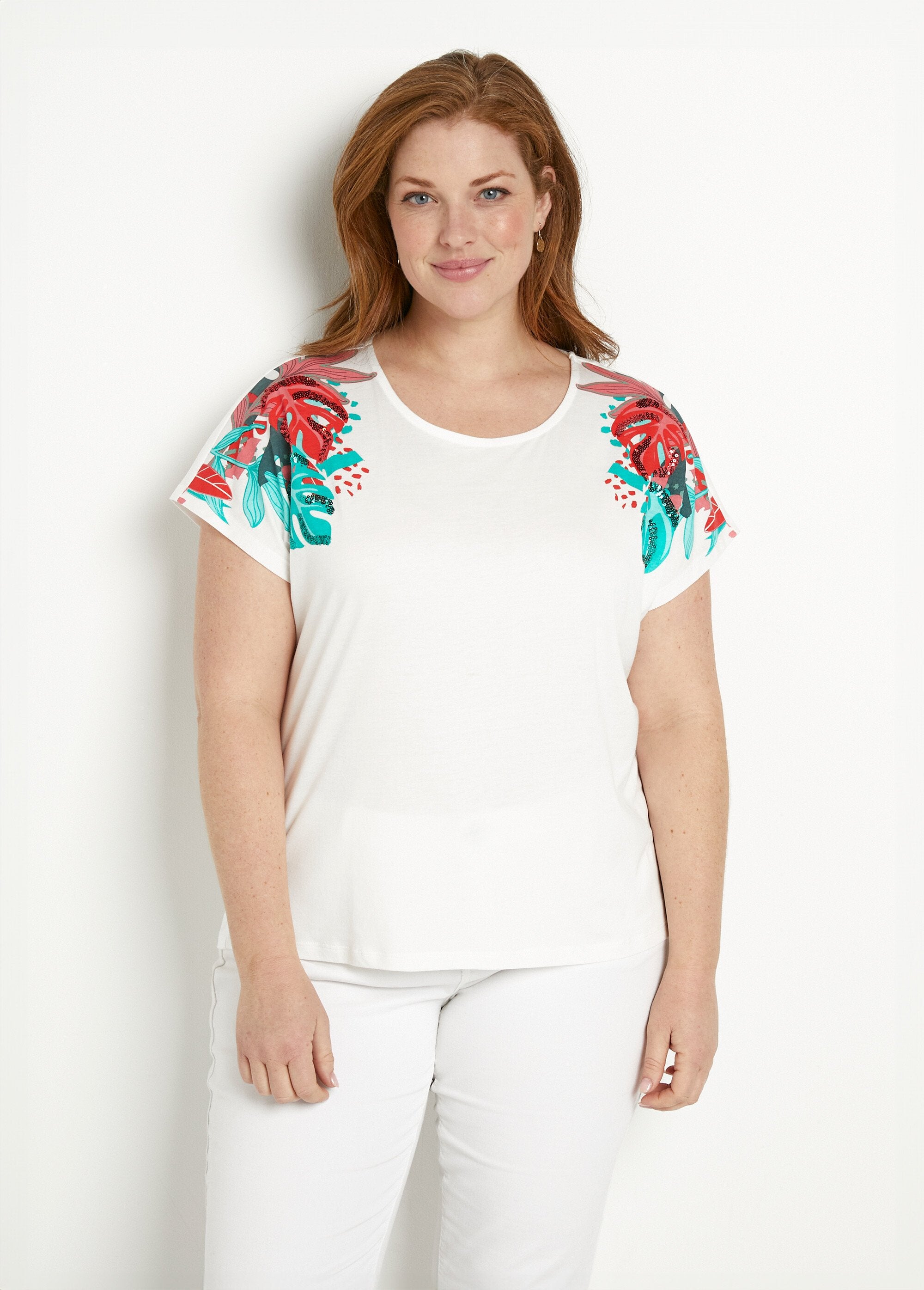 White_short_t-shirt_with_sequin_pattern_and_round_neck_White_background_FA1_curvy