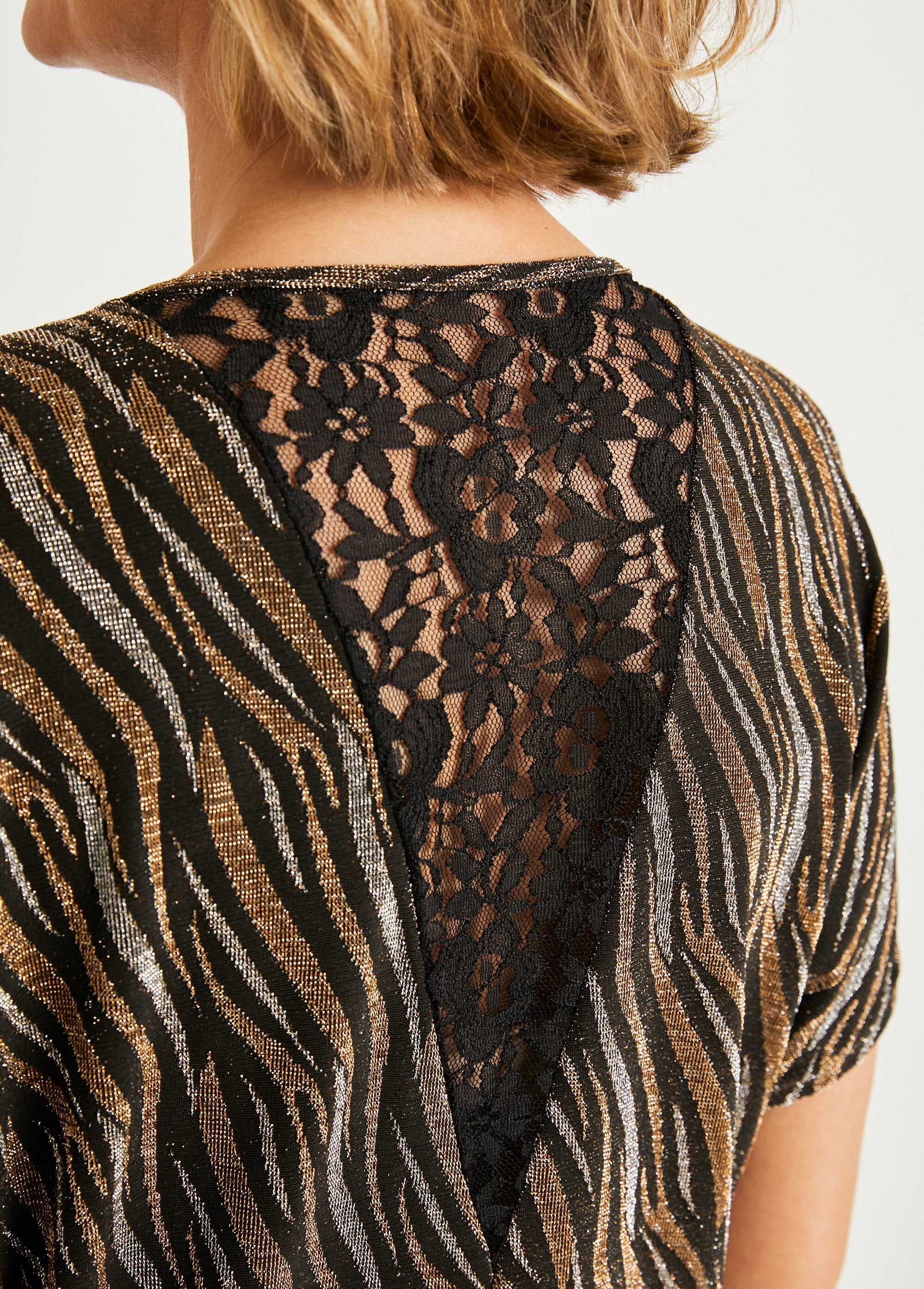 Short_T-shirt_shiny_mesh_jacquard_lace_Black_and_copper_DE3_slim