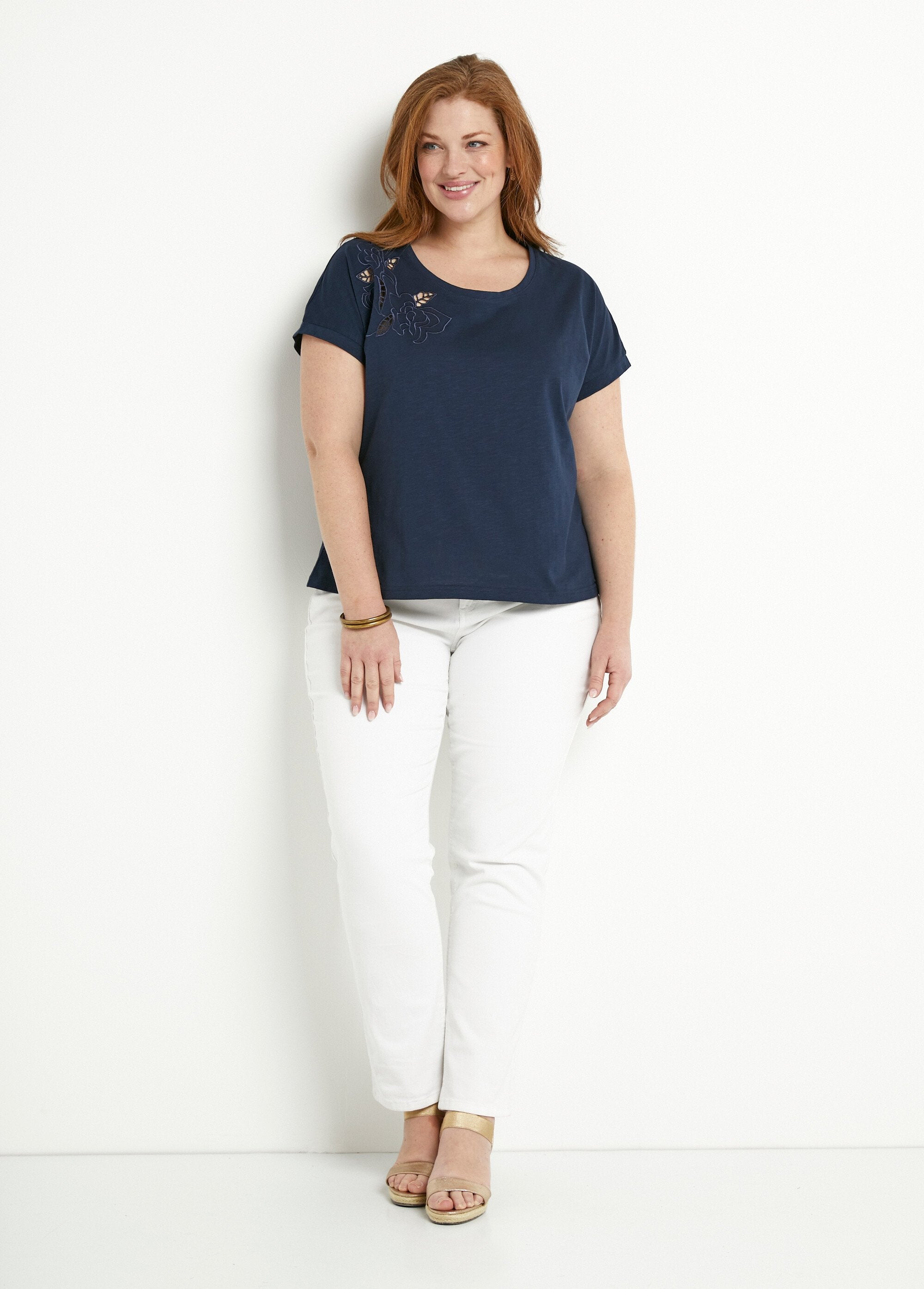 Plain_short_sleeve_openwork_embroidered_t-shirt_Marine_SF1_curvy