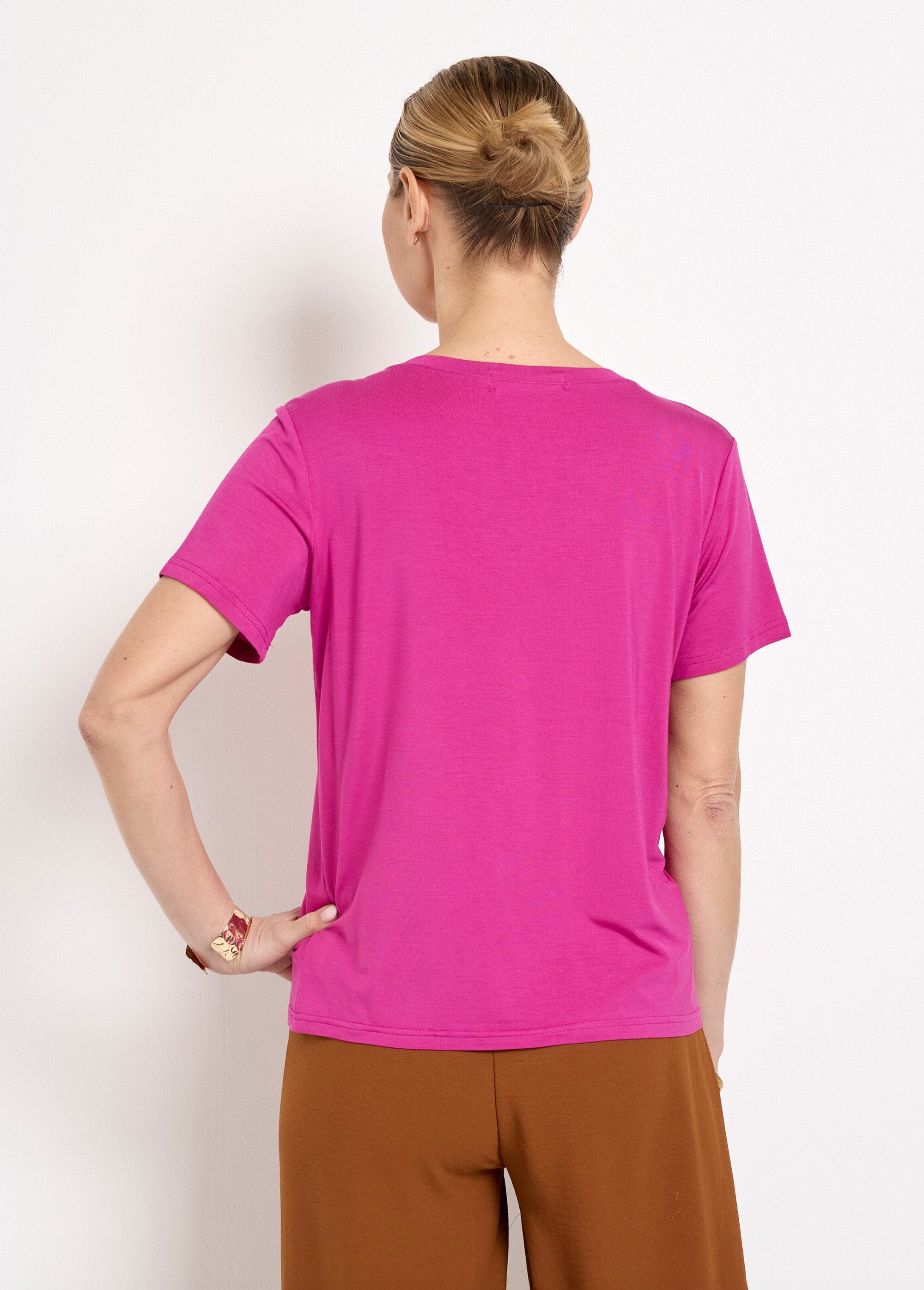Short-sleeved_V-neck_fluid_t-shirt_Bougainvillea_DO1_slim