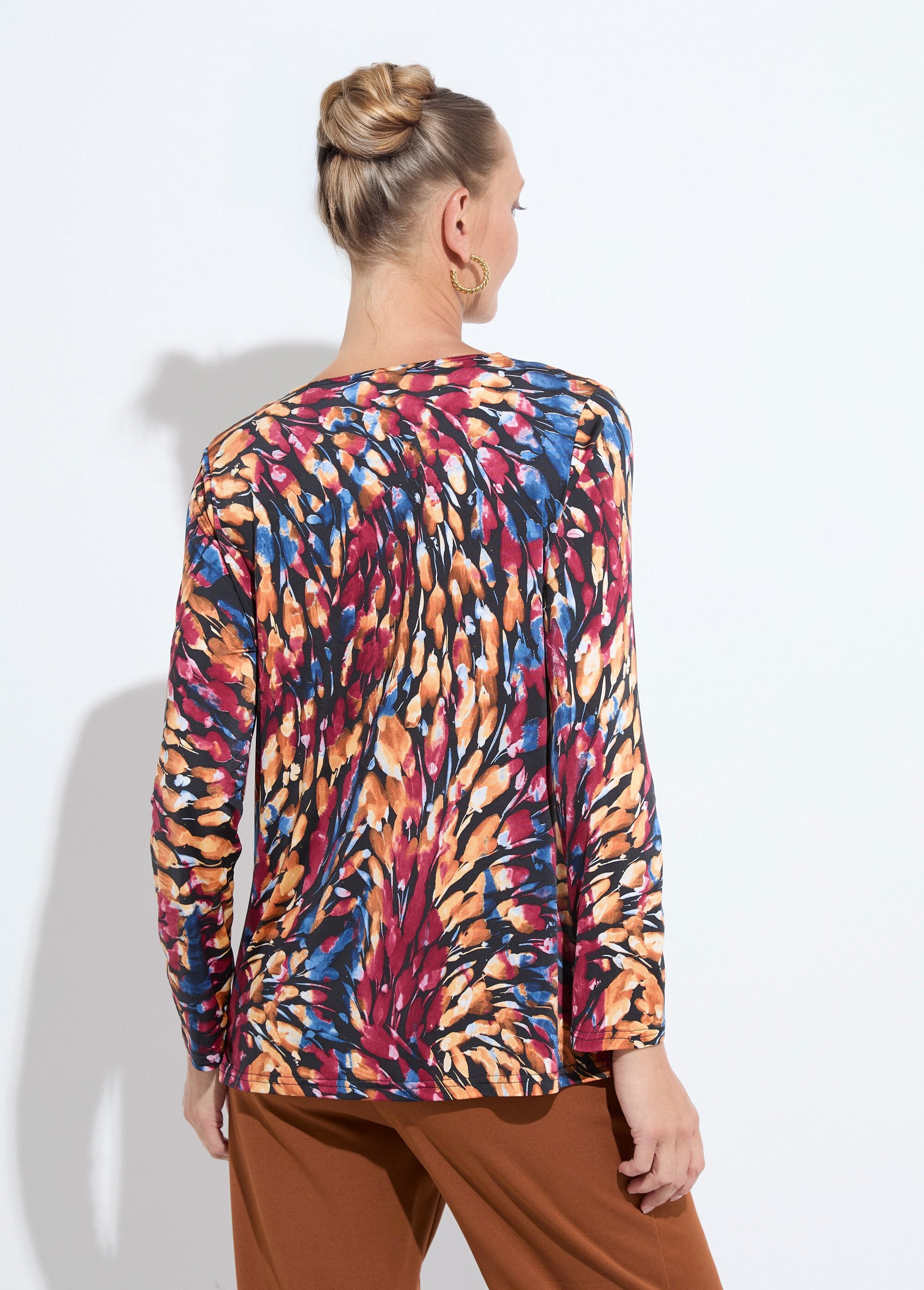 Long_loose_V-neck_long-sleeved_T-shirt_Bordeaux_and_honey_DO1_slim