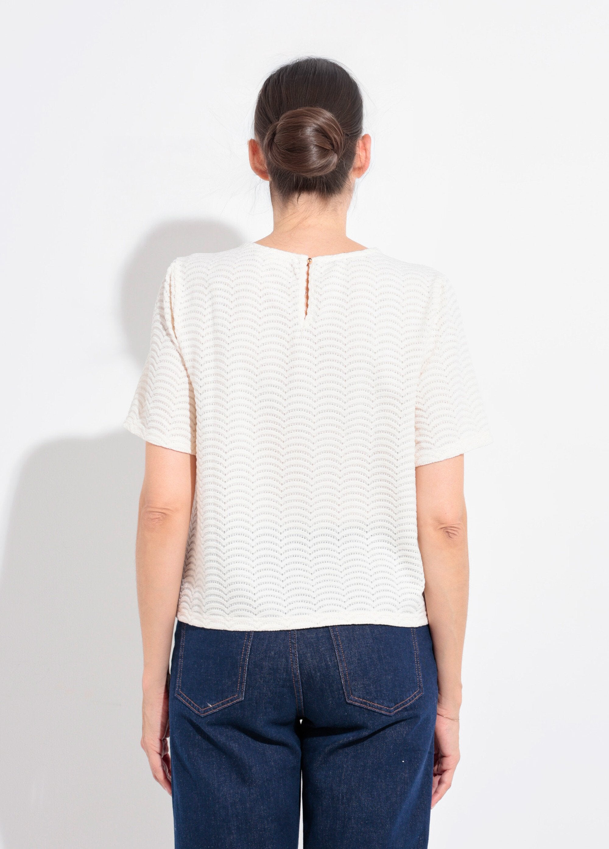 Scale_pattern_embossed_mesh_T-shirt_Beige_DO1_slim