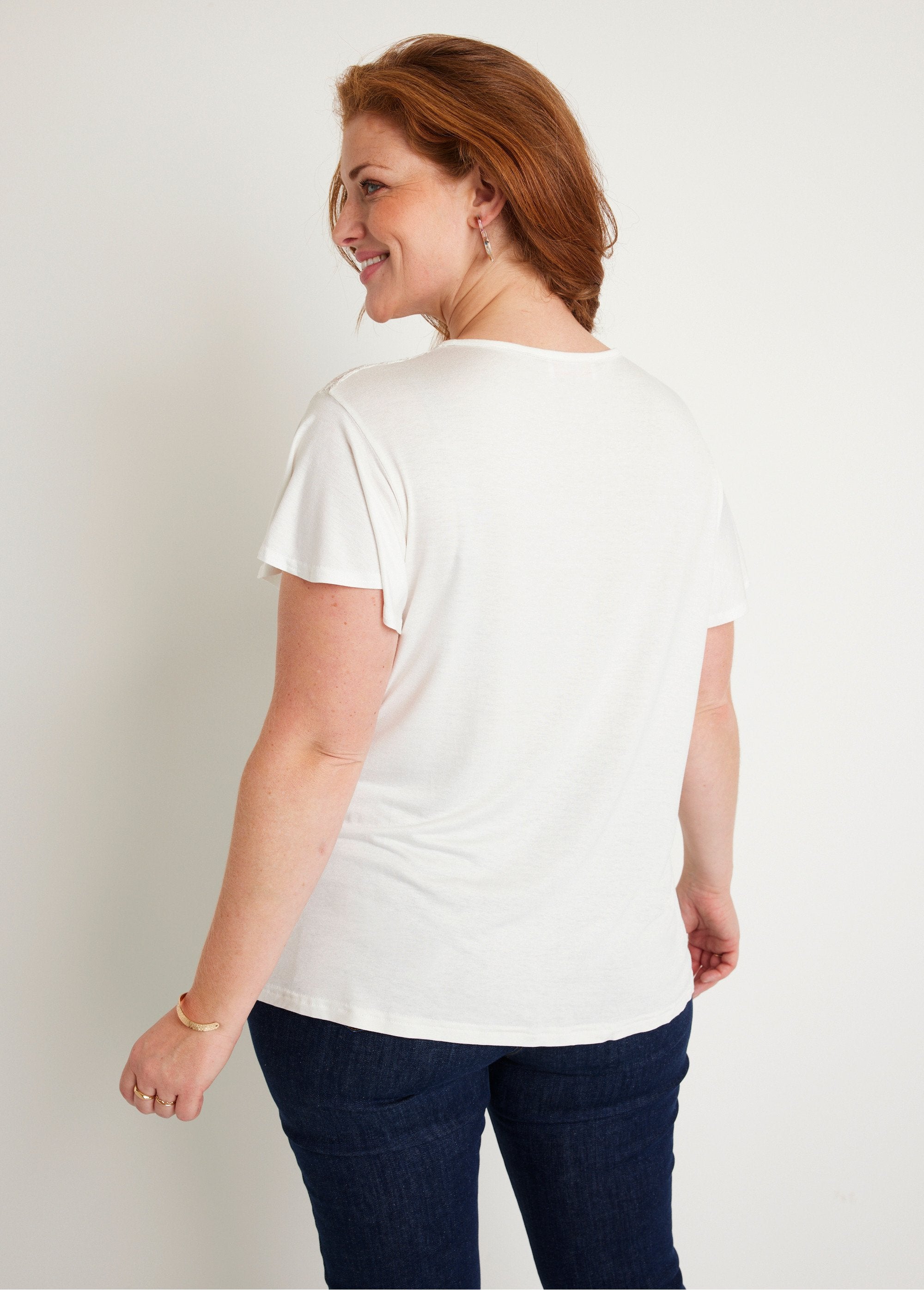 Short-sleeved_lace_T-shirt_White_DO1_curvy