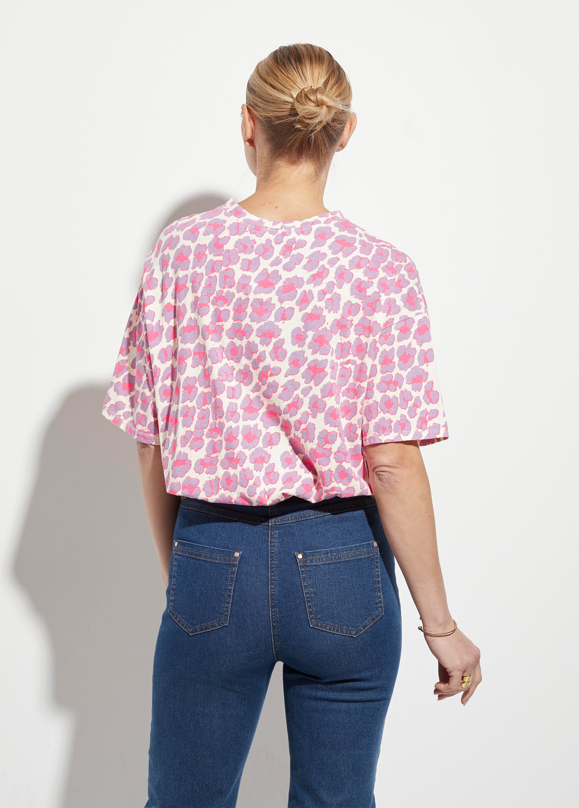 Neon_leopard_short-sleeved_T-shirt_Purple_and_pink_DO1_slim