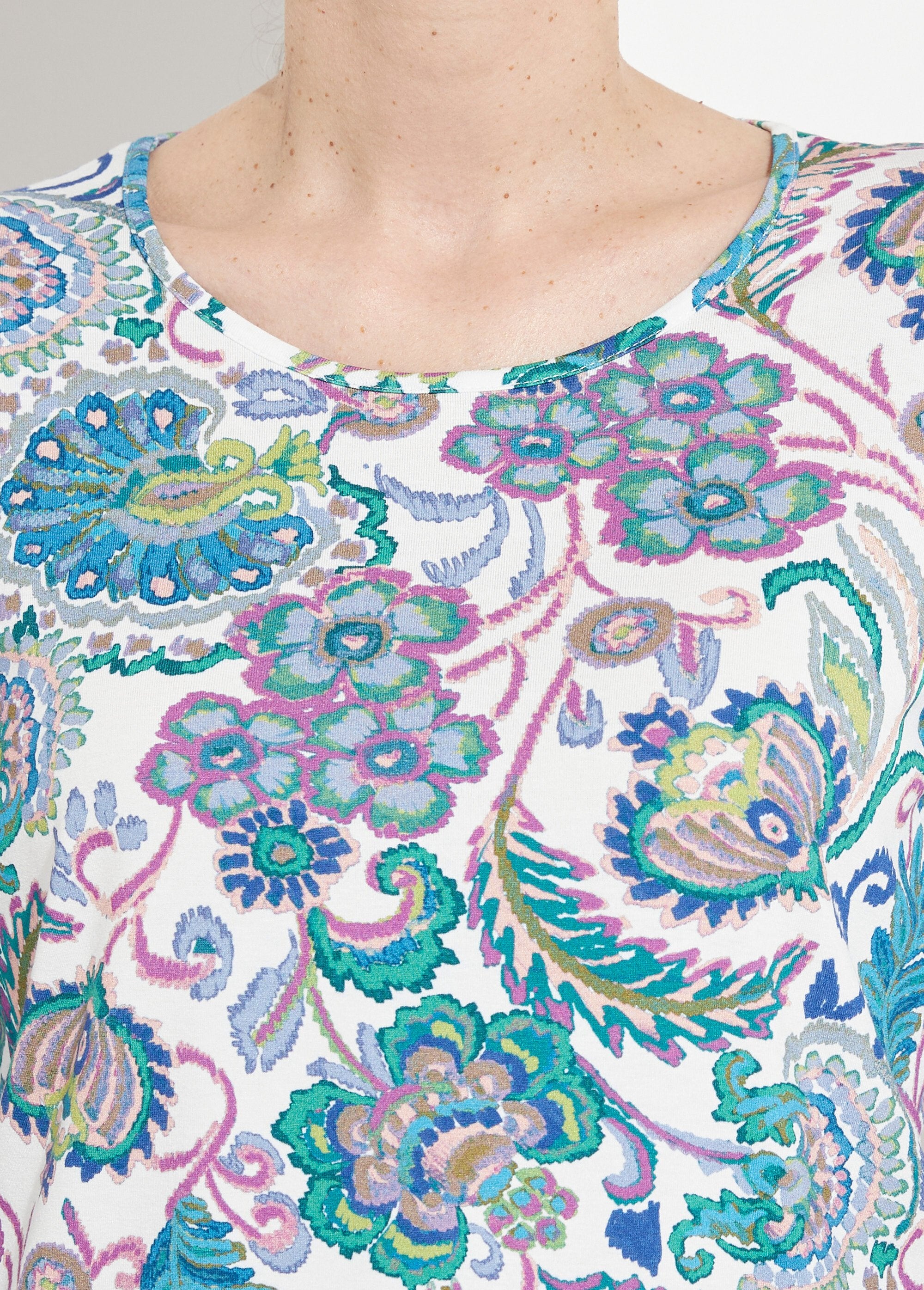 Pastel_print_long-sleeved_t-shirt_Ecru_background_DE1_slim