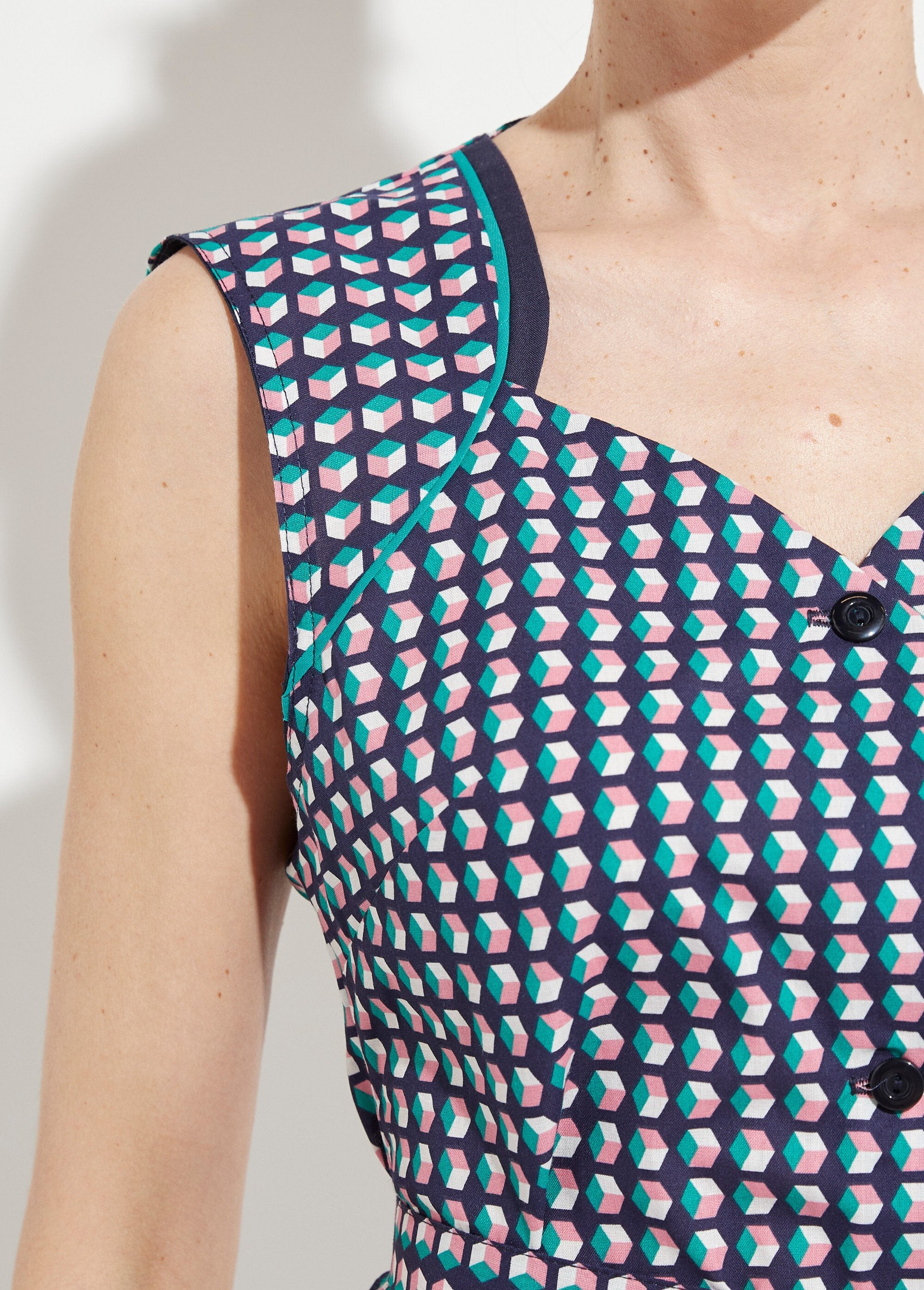 Sleeveless_button-down_apron_with_graphic_print_Green_DE3_slim