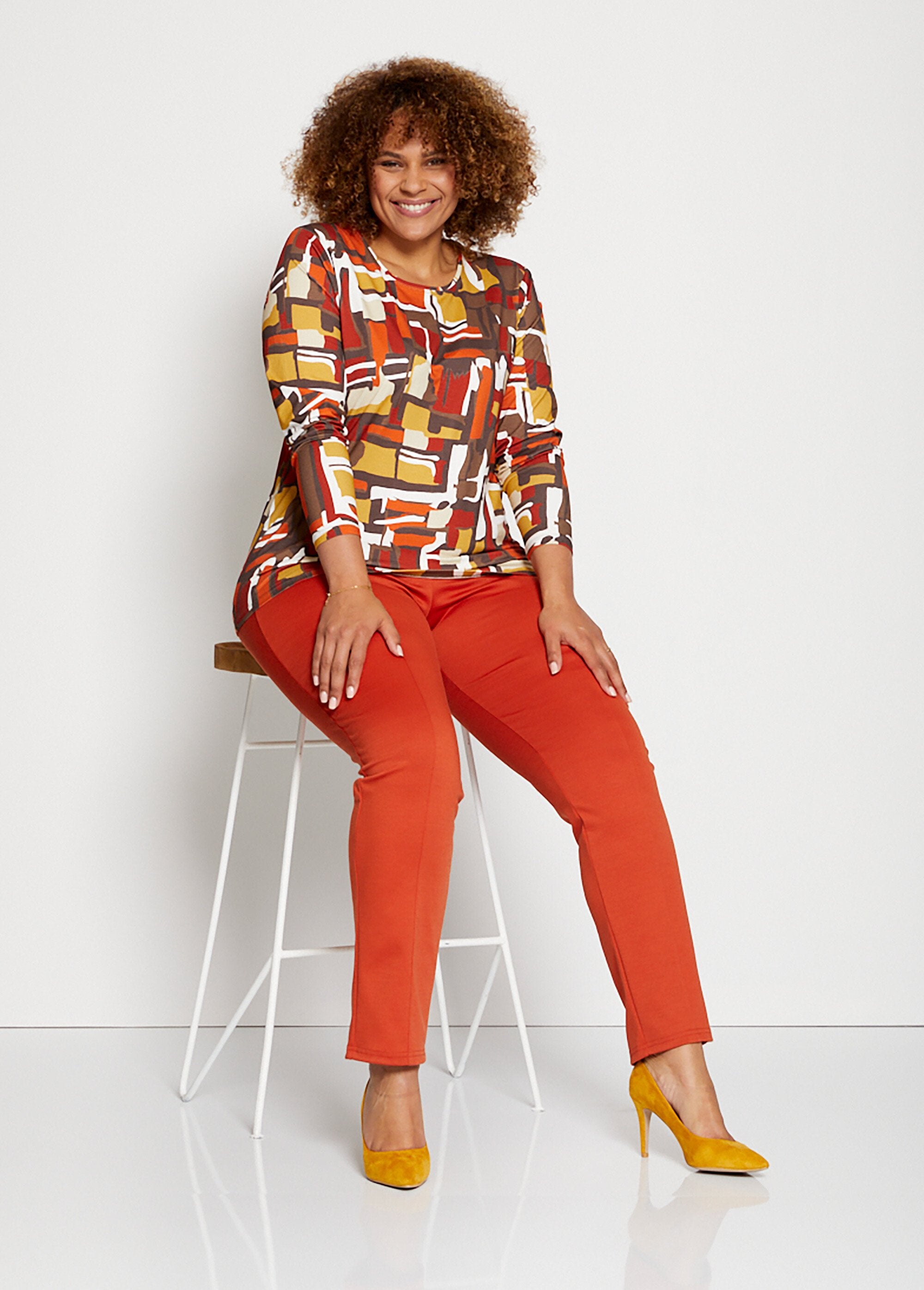 Soft_knit_geometric_print_T-shirt_Brown_and_honey_SF1_curvy