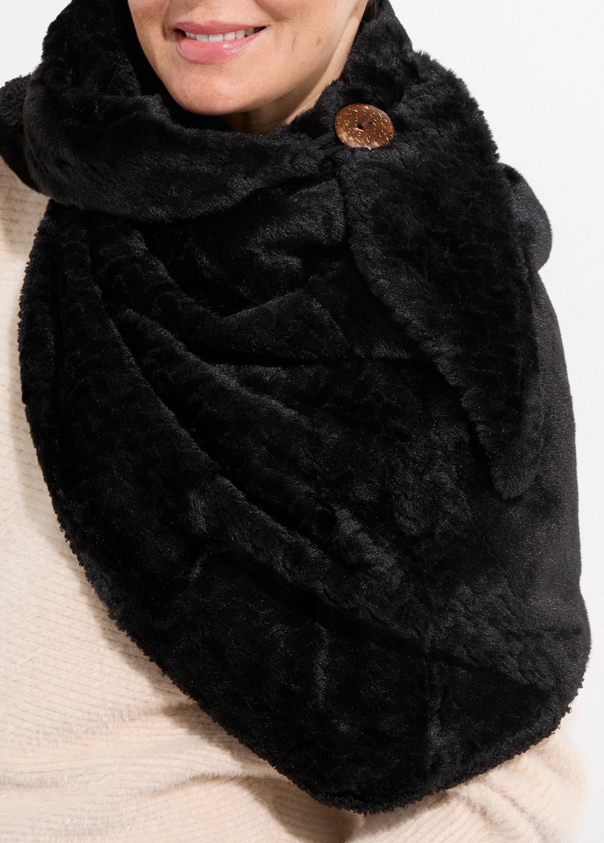 Faux_fur_button-up_choker_Black_DE1_slim