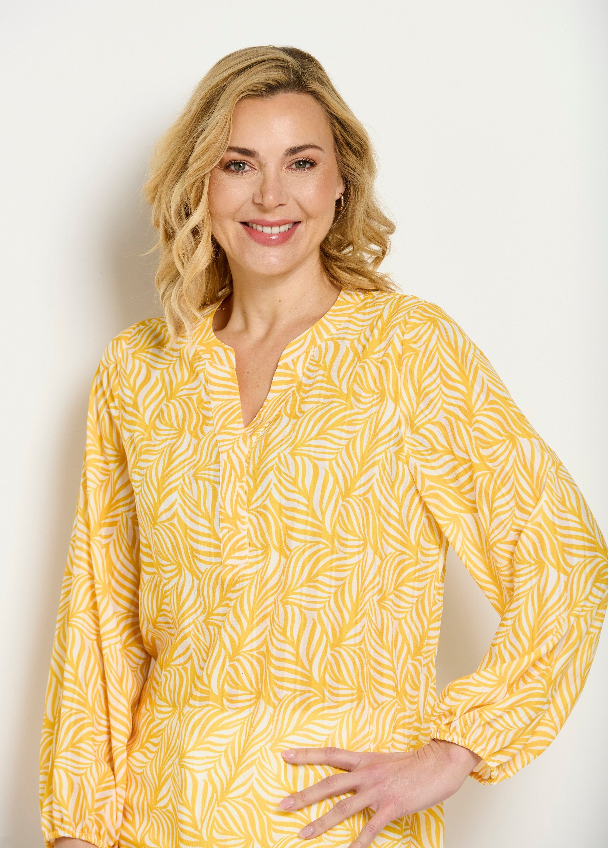 Long_buttoned_tunic_with_3/4_sleeves_Yellow_and_white_DE1_slim