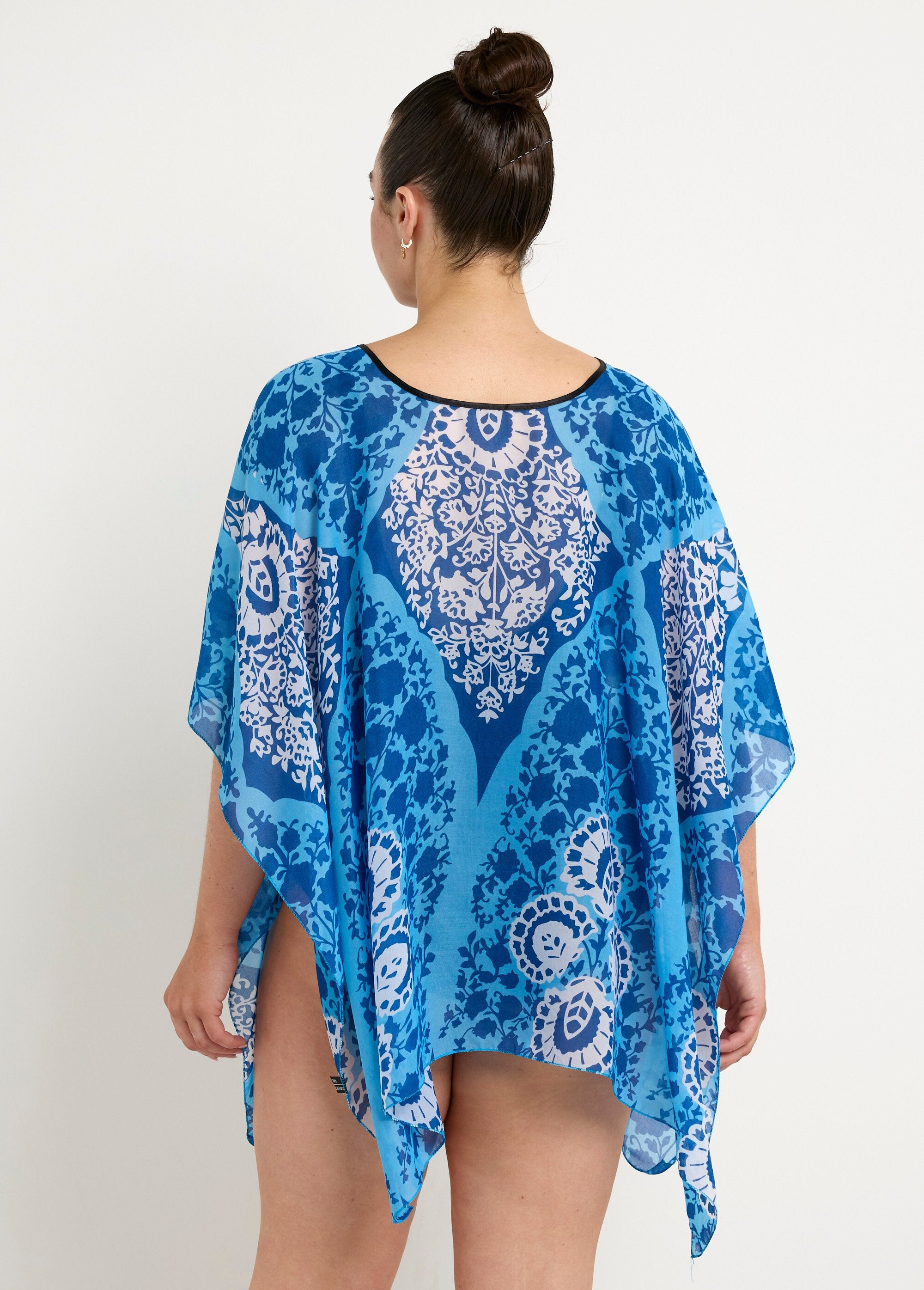 Voile_beach_tunic_with_azulejo_pattern_Blue_DO1_slim