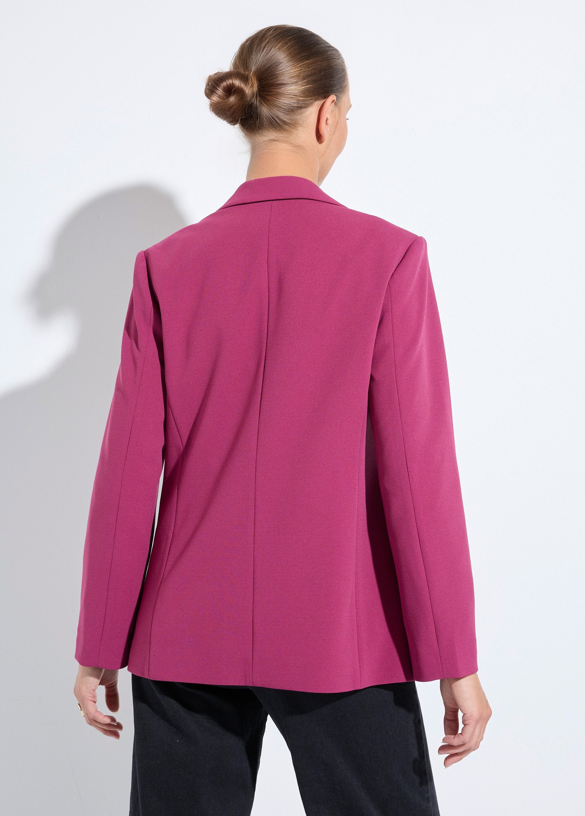Plain_blazer_jacket_with_straight_cut_and_tailored_collar_Cassis_DO1_slim
