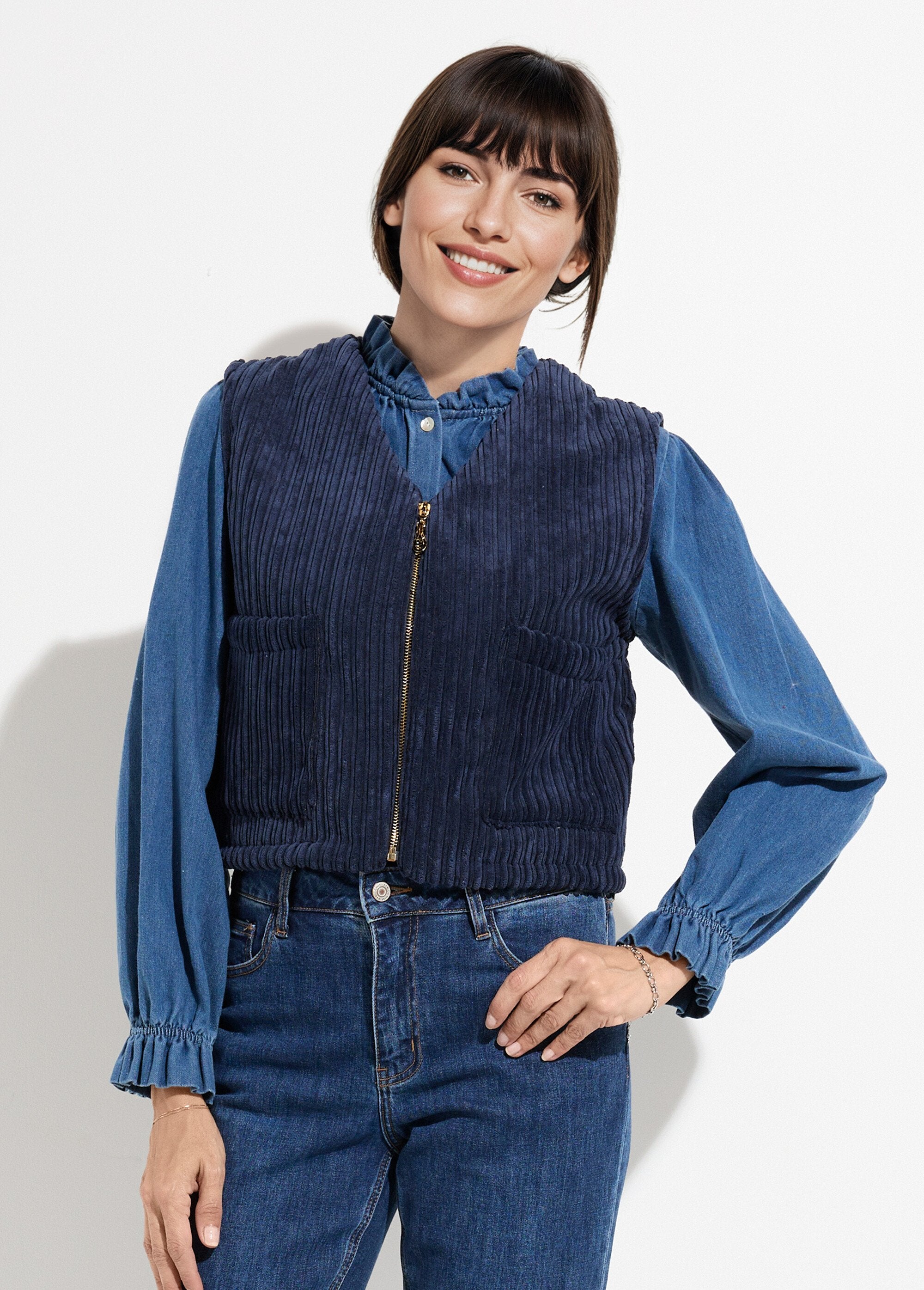 Sleeveless_V-neck_zipped_velvet_jacket_Marine_FA1_slim