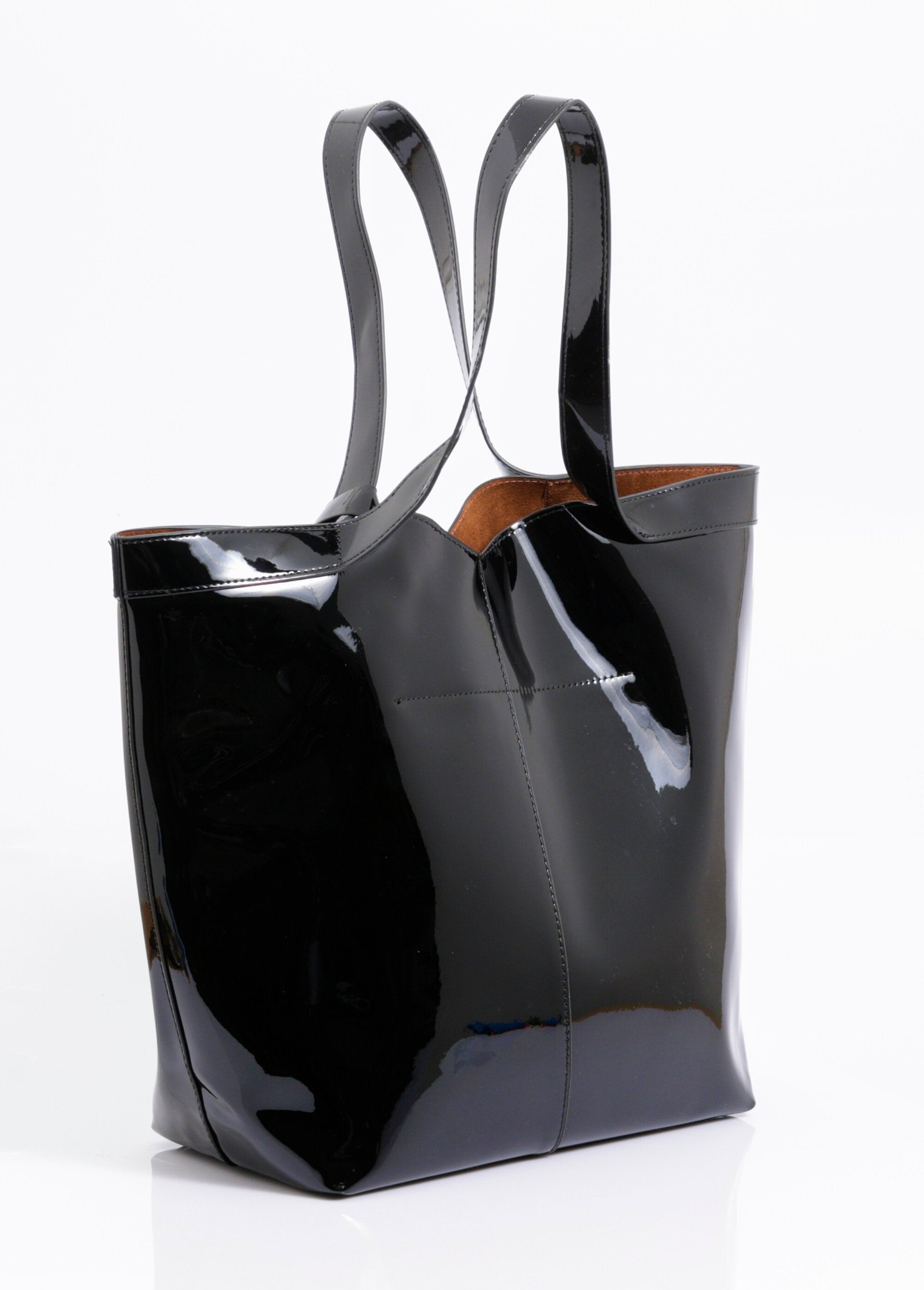 patent_leather_tote_bag_with_handles_and_charm_Black_varnish_DE1_slim
