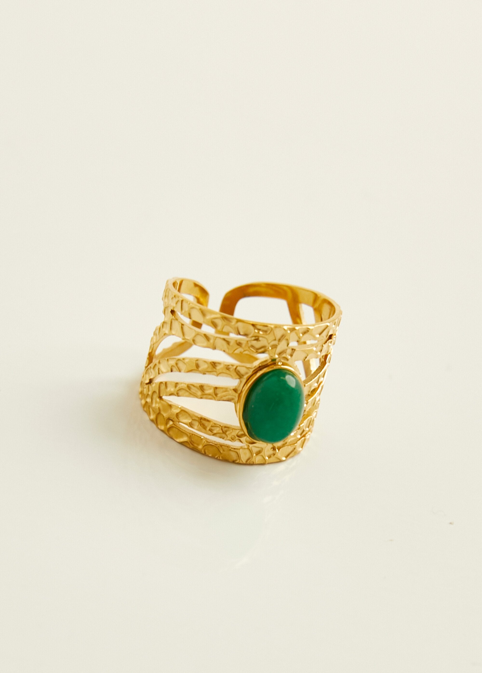 Multi-link_steel_ring_with_stone_Gold_and_green_DE2_slim