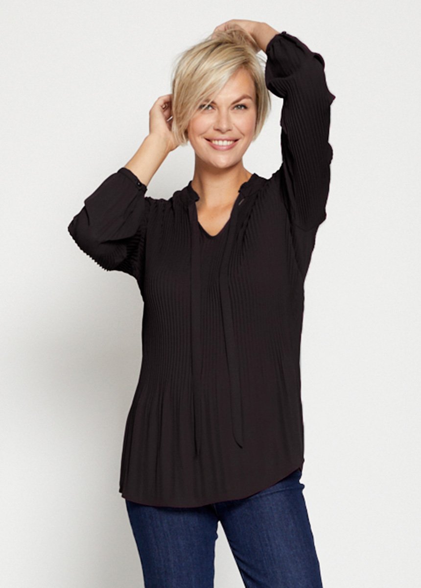 Pleated_blouse_with_frilly_collar_Black_FA1_slim