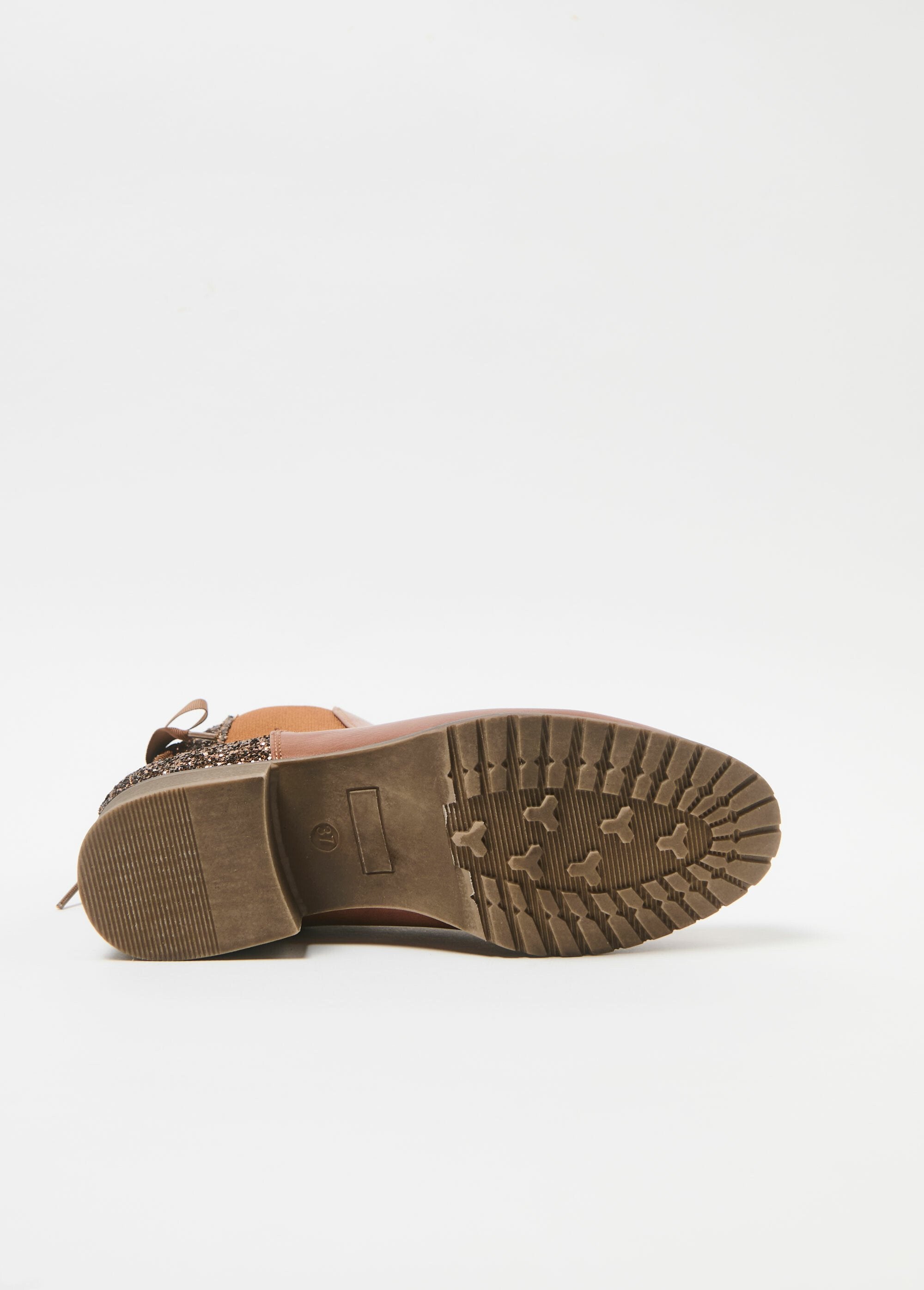 Chelsea_boots_with_fancy_heels_and_bow_camel_UN1_slim