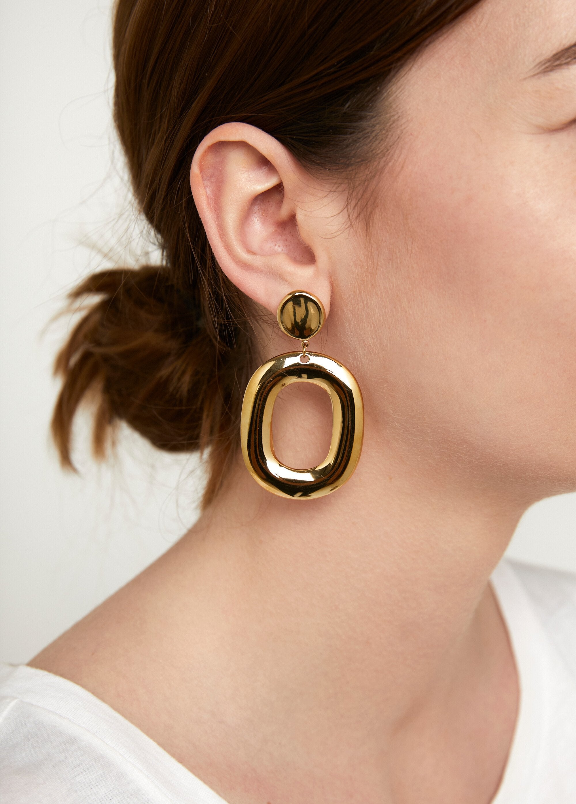 Hollow_oval_pendant_earrings_Golden_FA1_slim