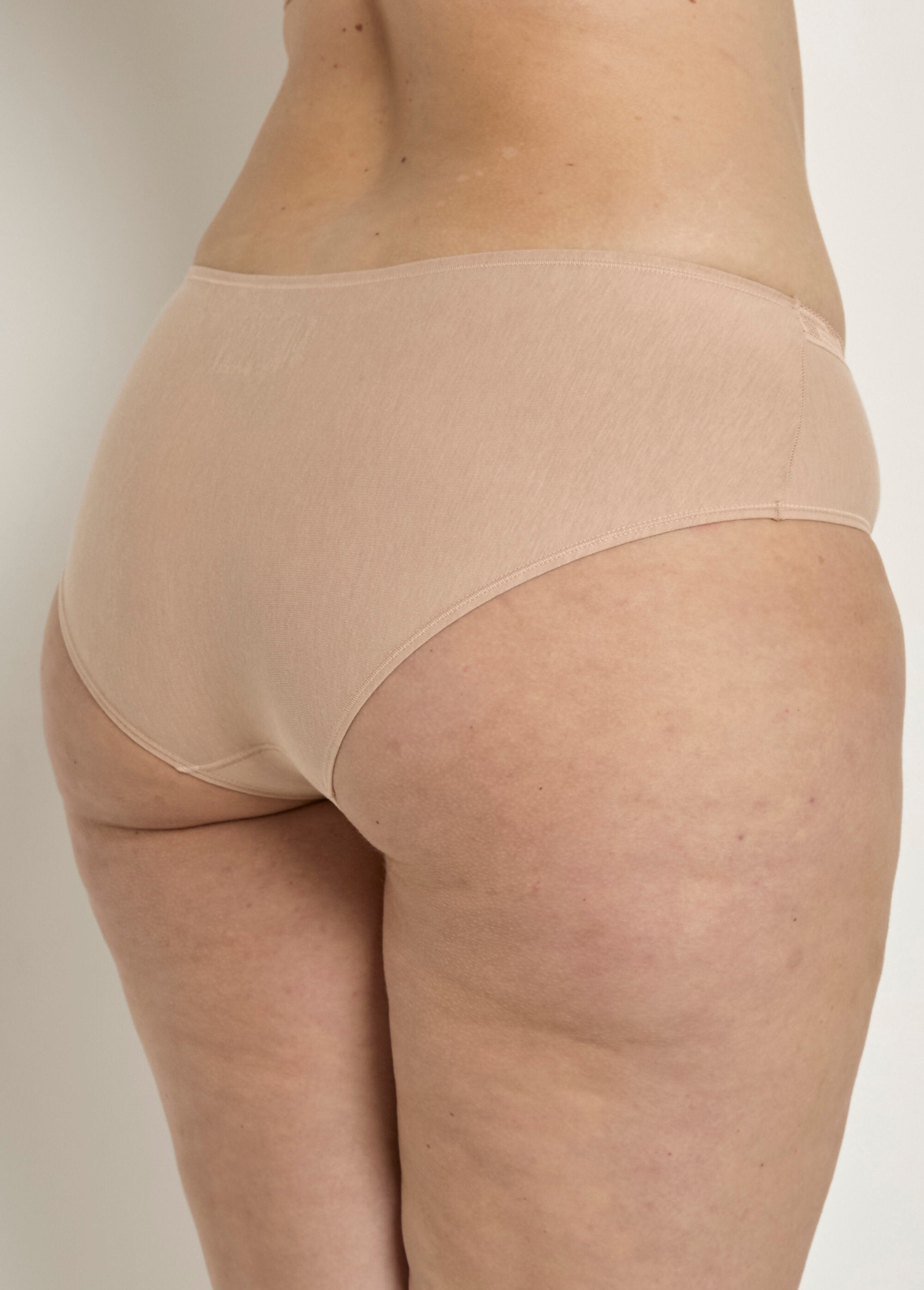 "EasyFeel"_second-skin_effect_shorty_Nude_DO1_curvy