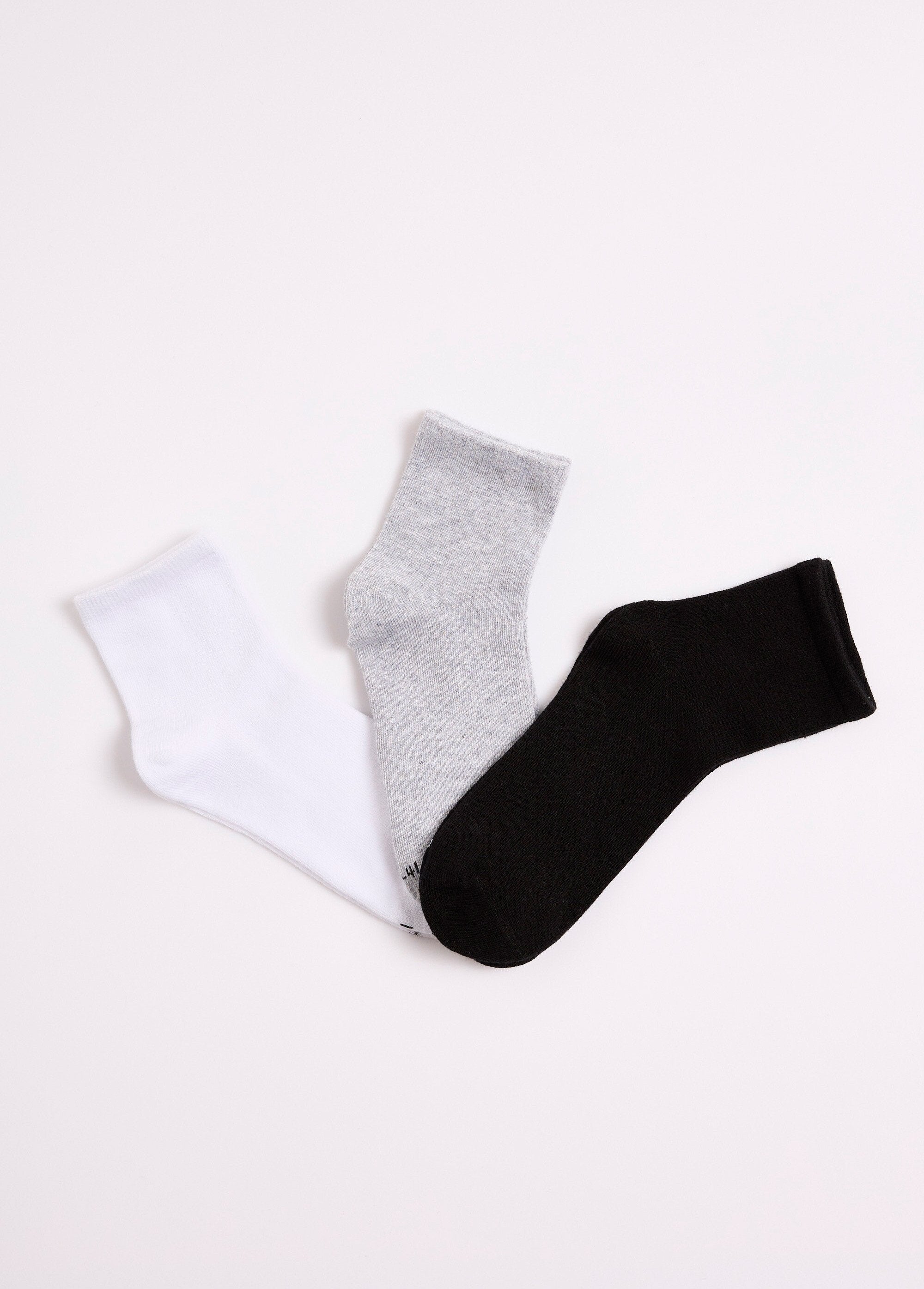 Low_socks_made_from_cotton_majority_Assorted_gray_FA1_slim