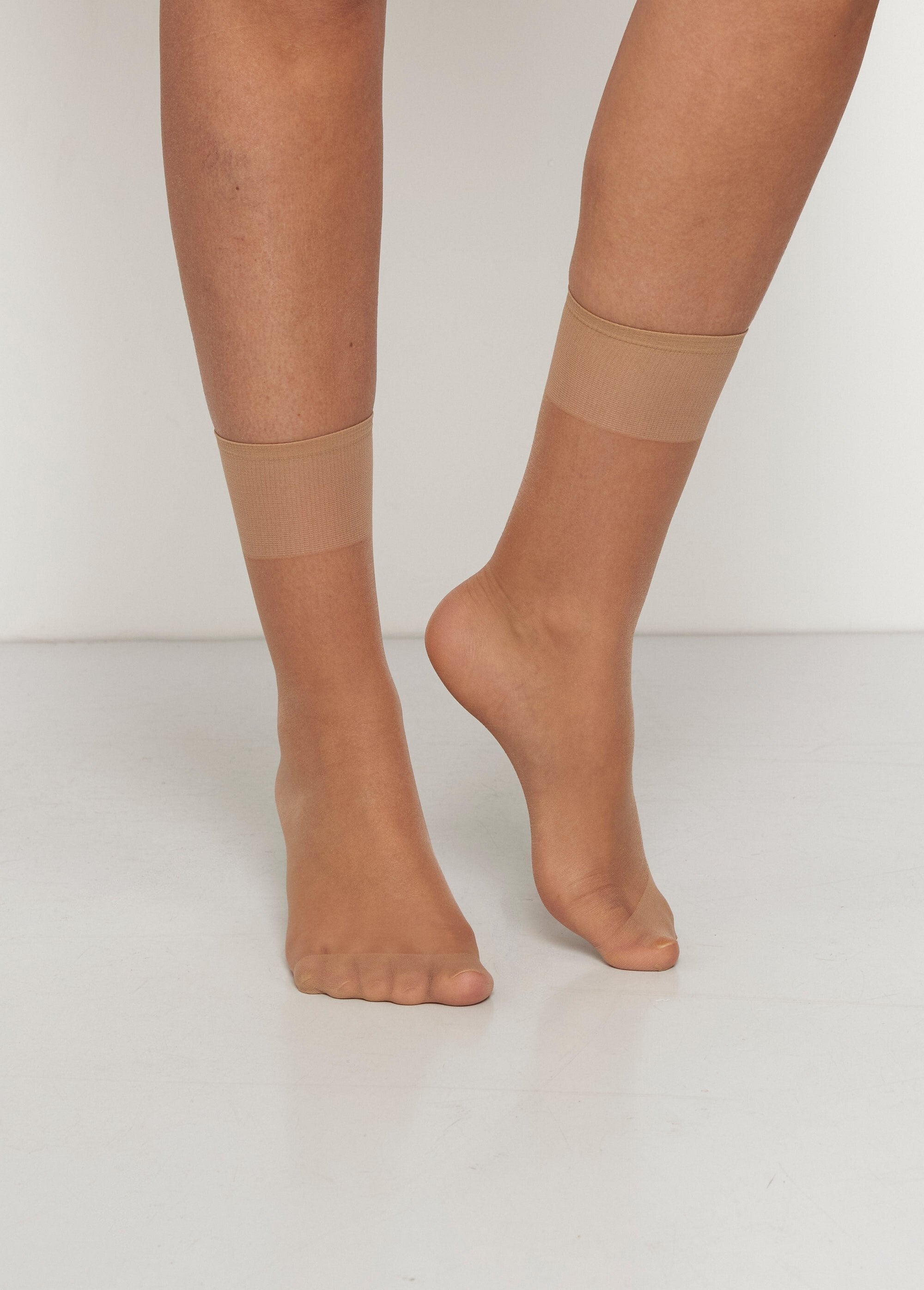 Light_voile_socks,_20_deniers_Beige_FA1_slim