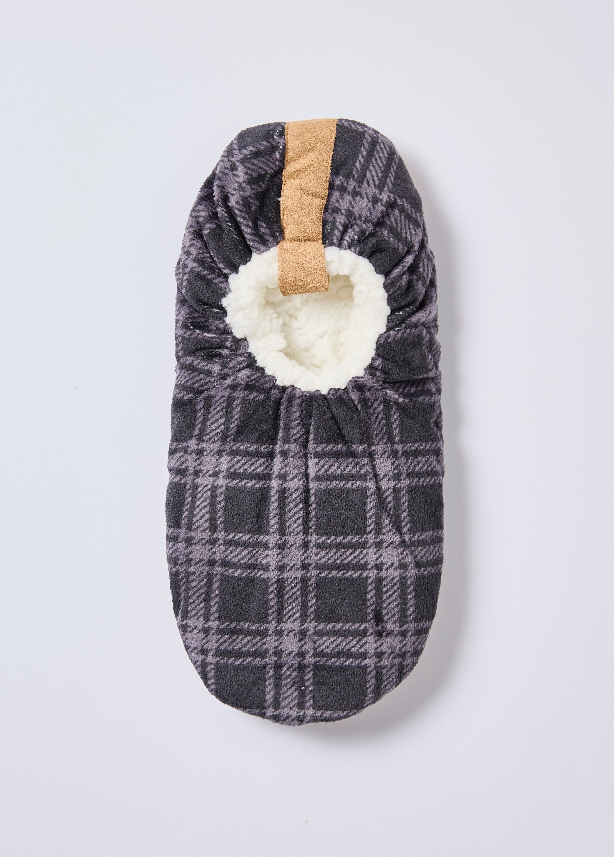 Warm_Sherpa-lined_slippers_Black_tiles_OV1_slim